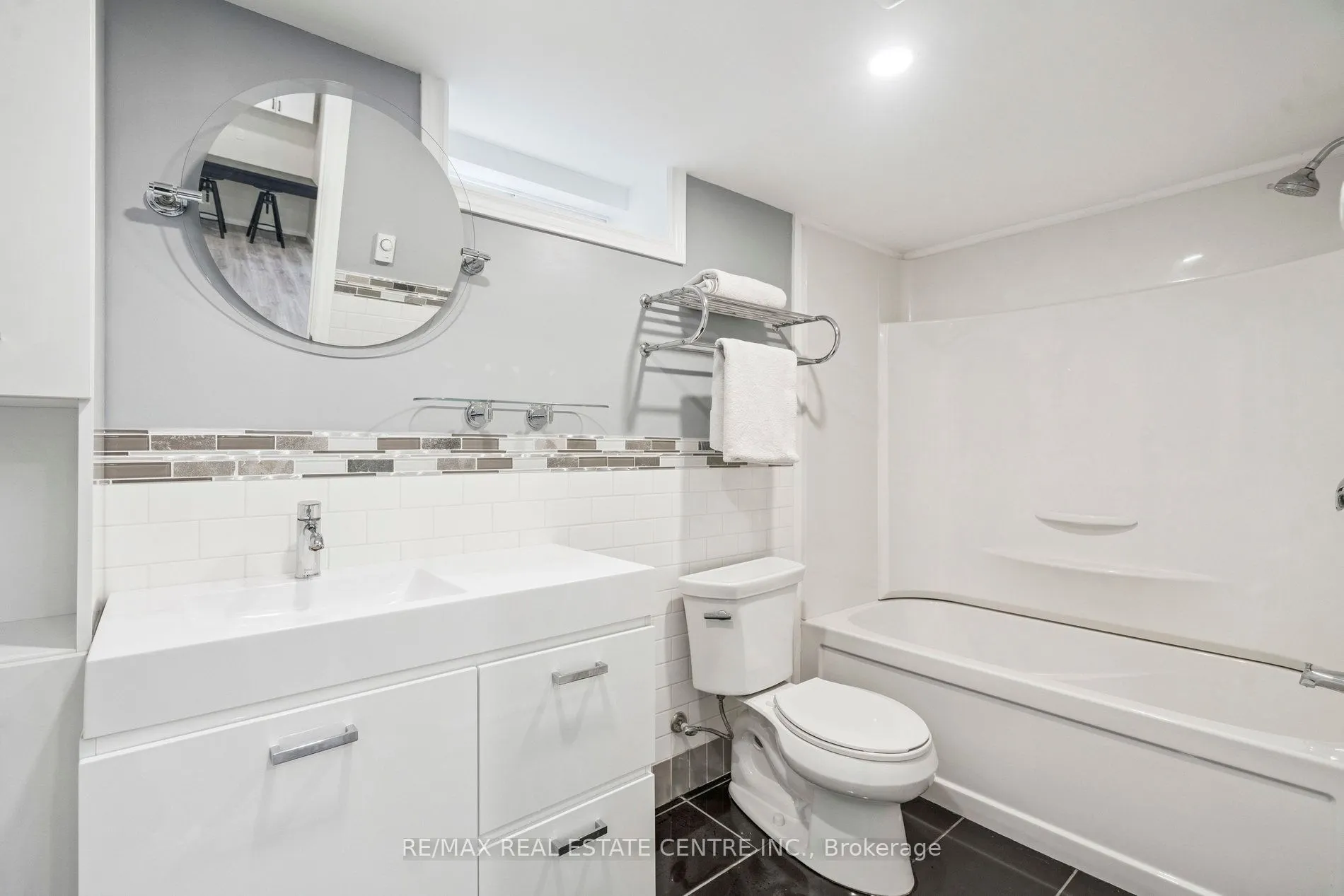 196 Silvercreek Parkway S
