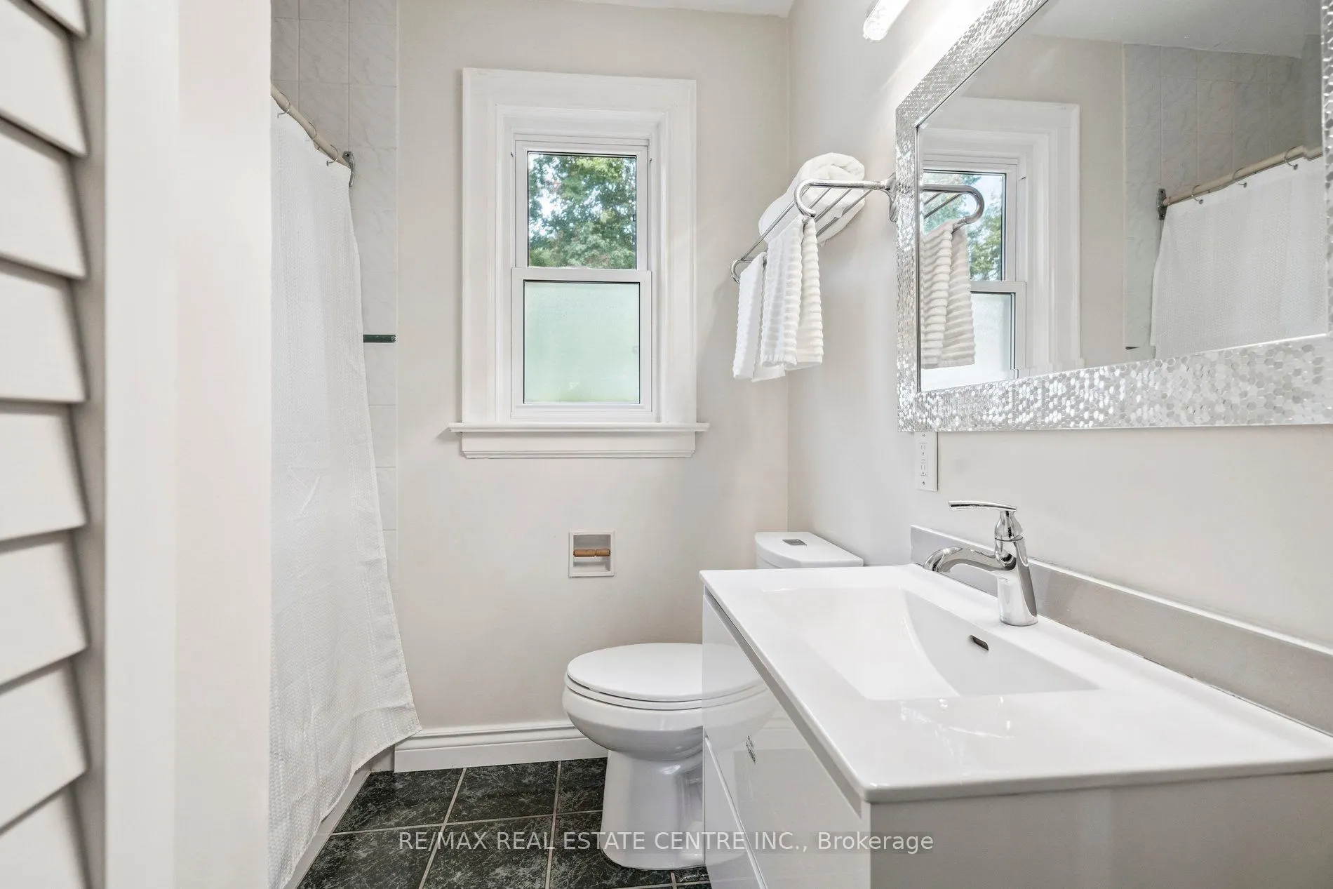 196 Silvercreek Parkway S