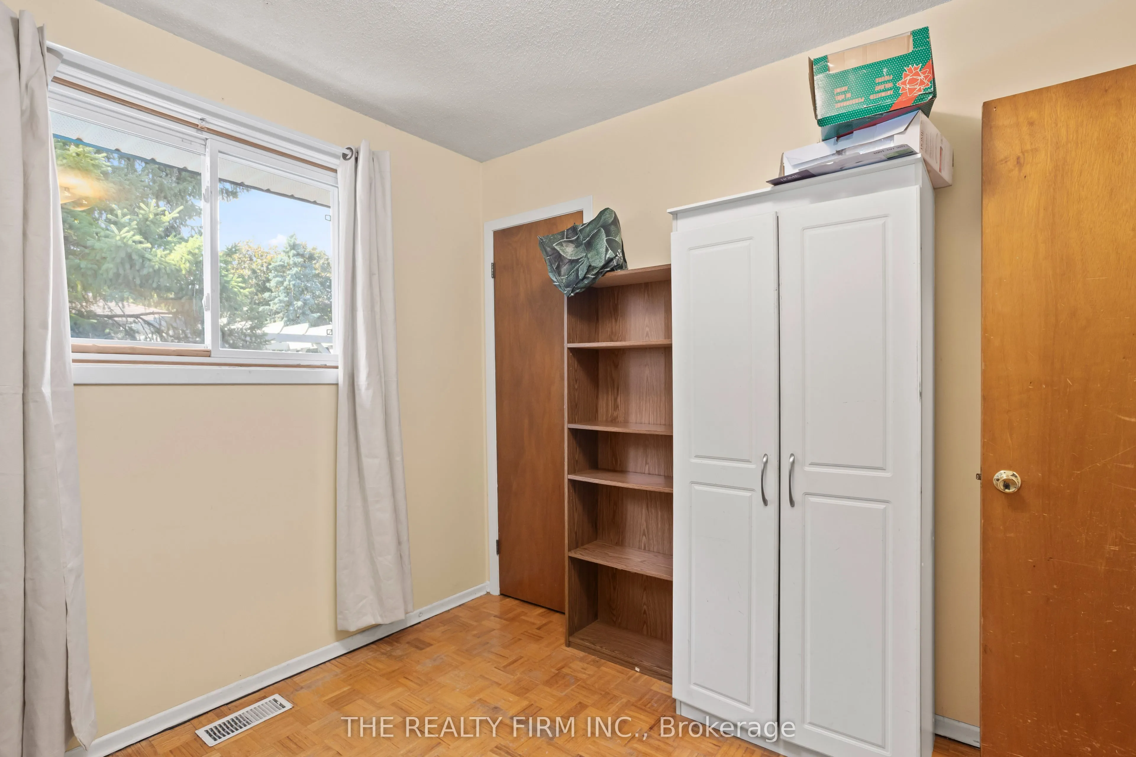681 Ladybrook Crescent