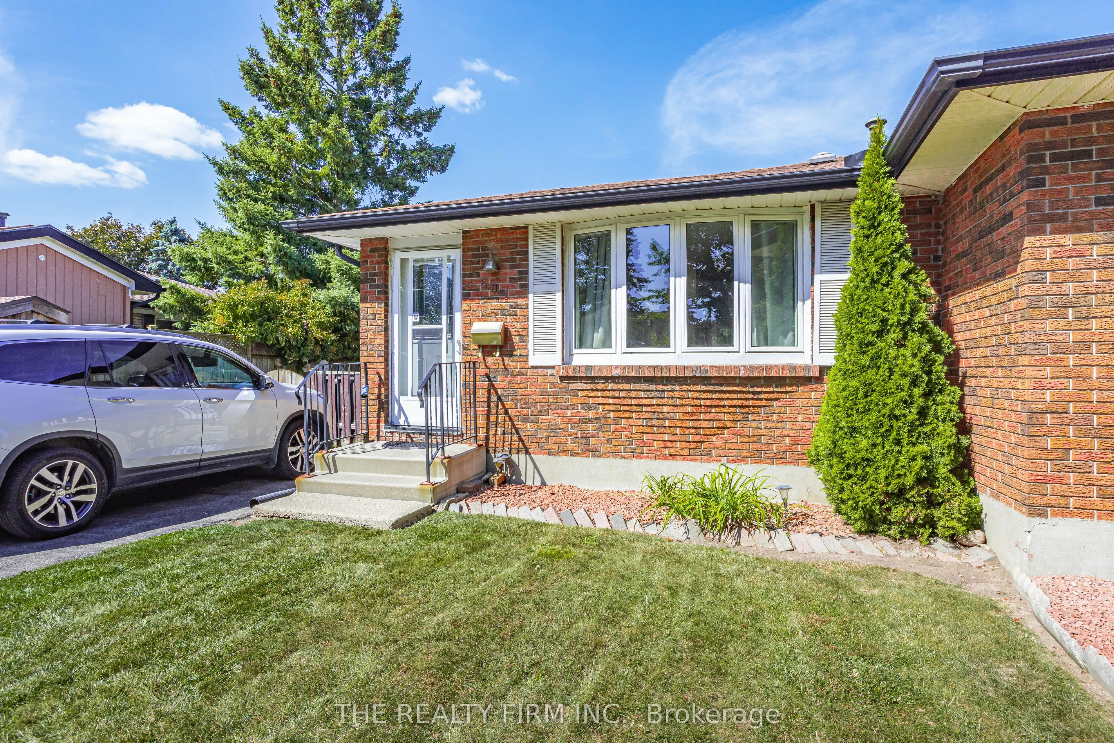 681 Ladybrook Crescent