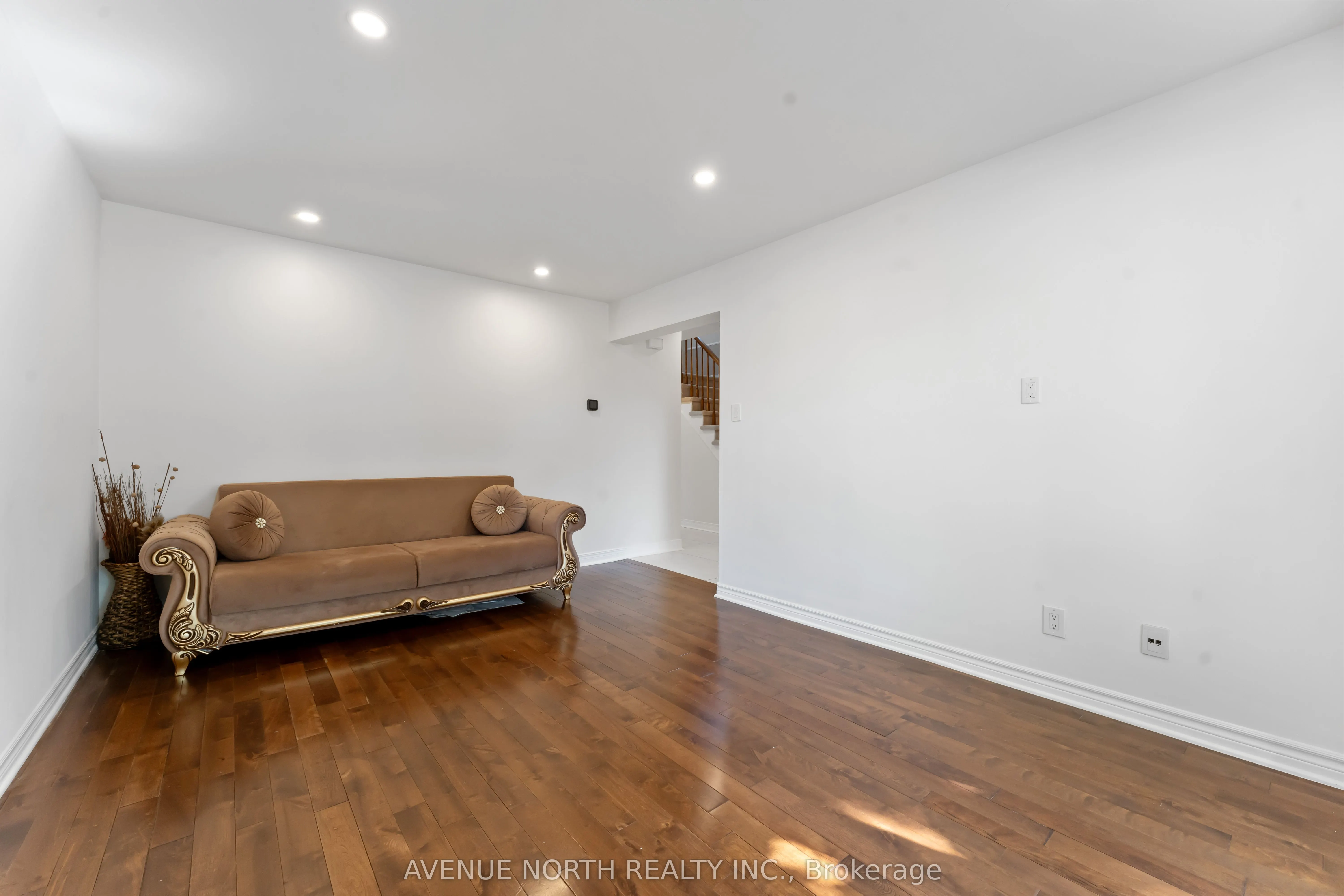 33 SARRAZIN Way