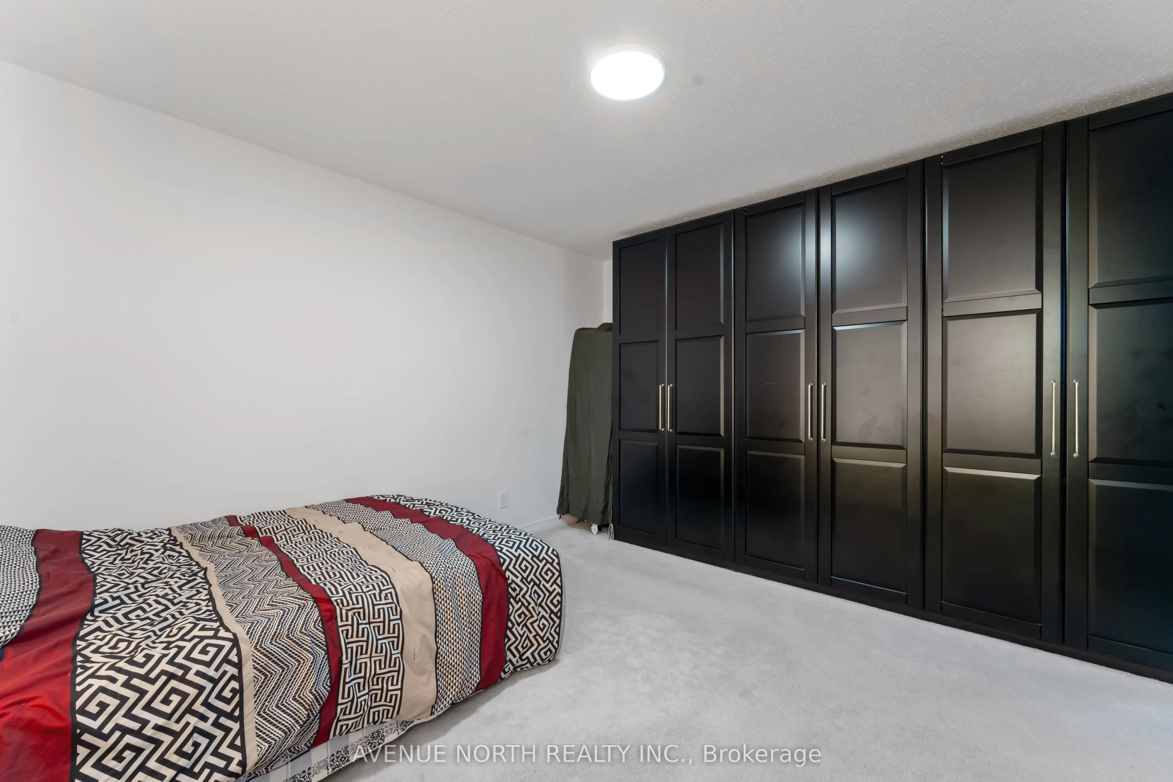 33 SARRAZIN Way