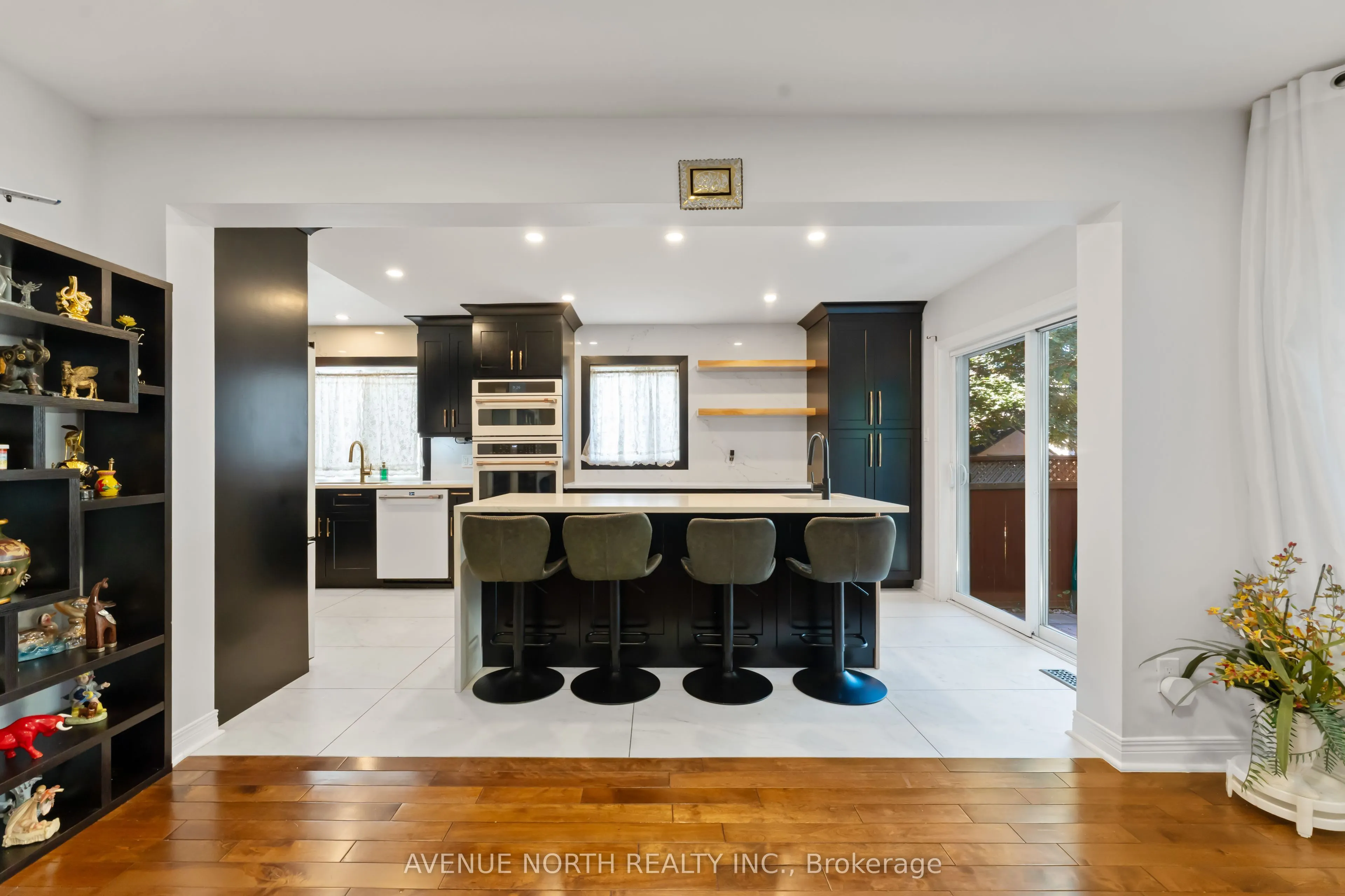 33 SARRAZIN Way