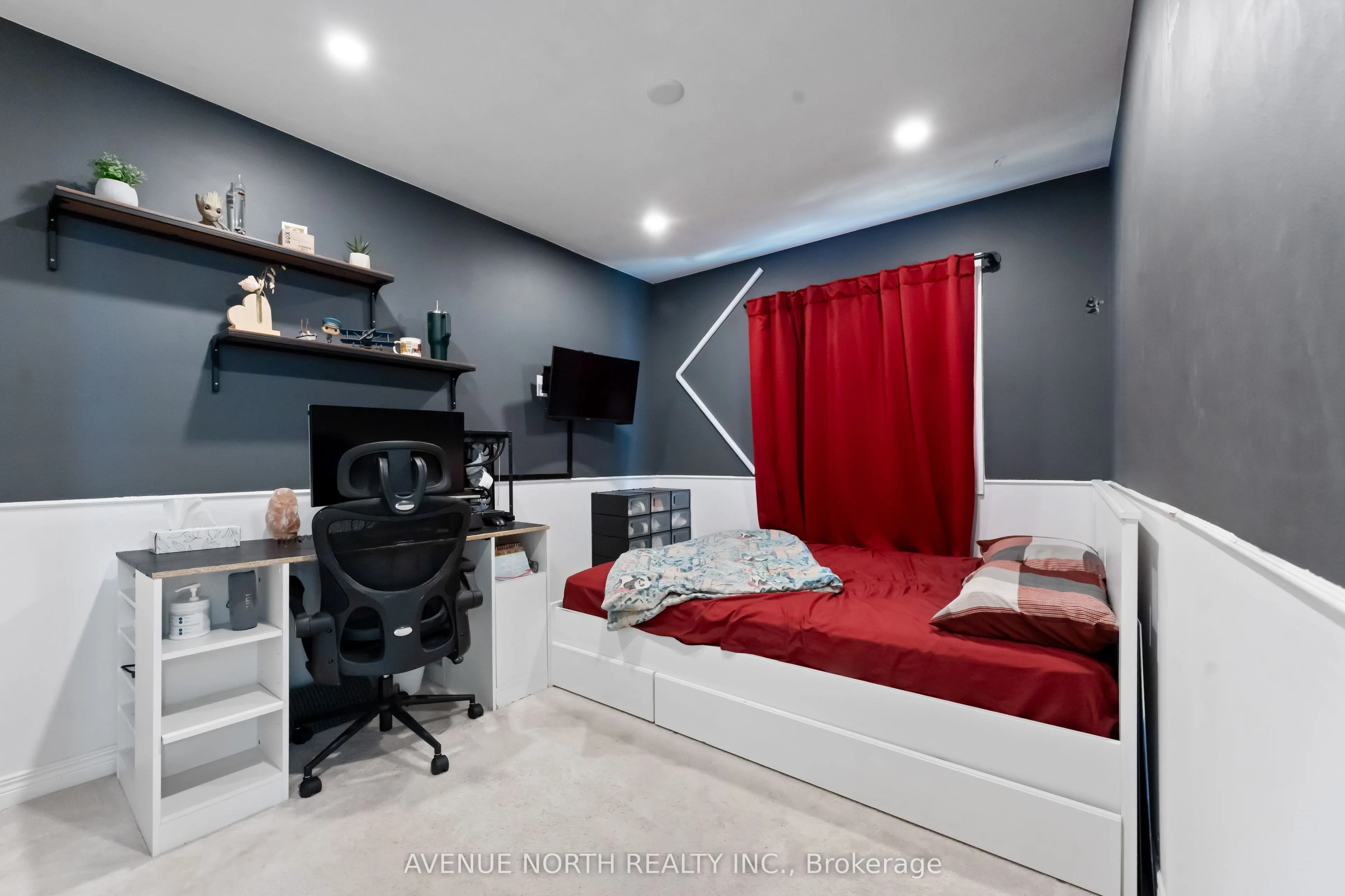 33 SARRAZIN Way