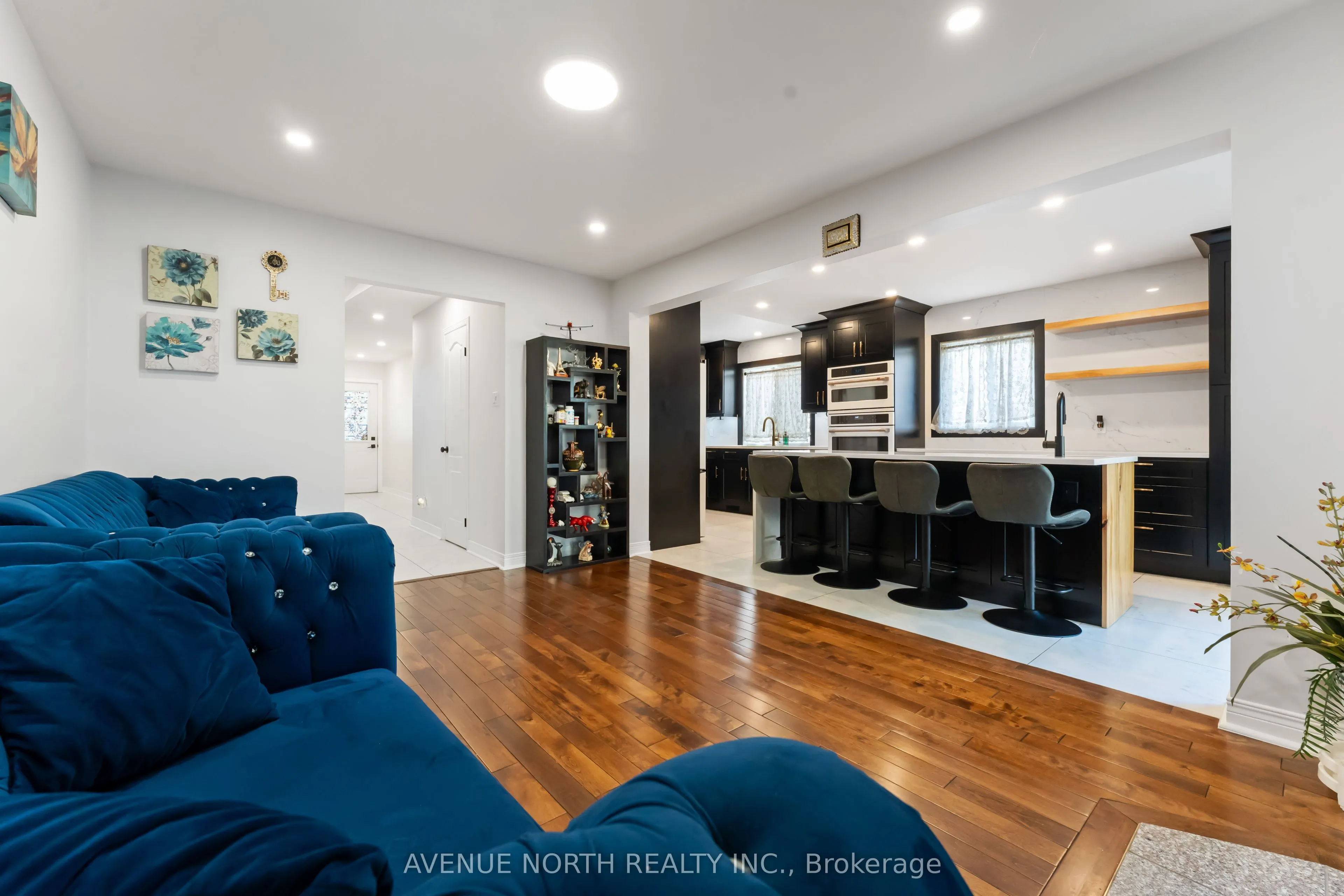 33 SARRAZIN Way