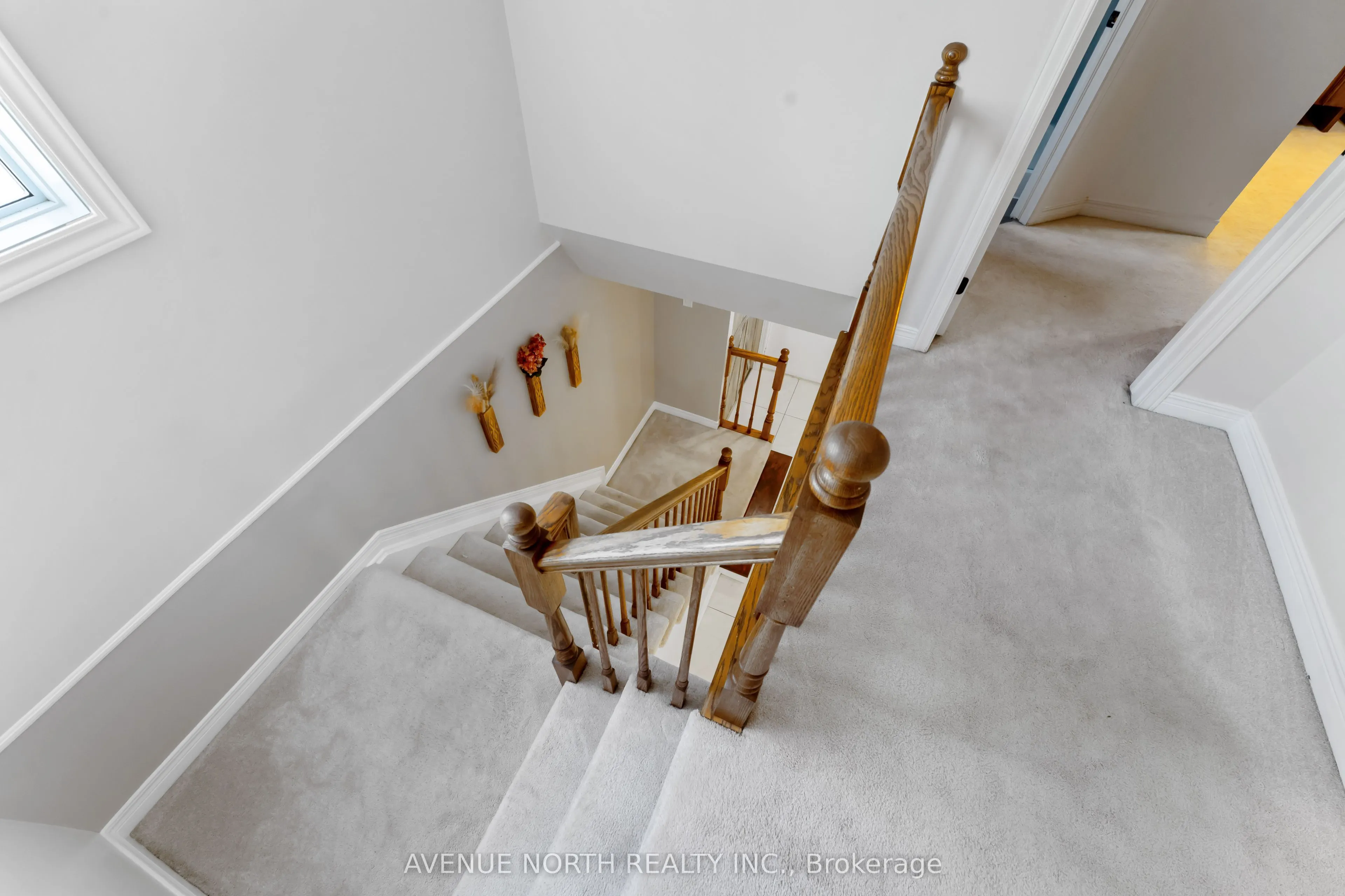 33 SARRAZIN Way