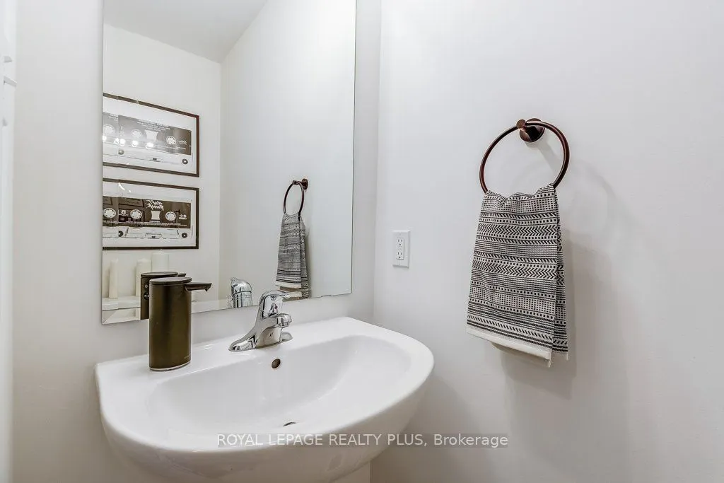 383 Dundas Street E, #34