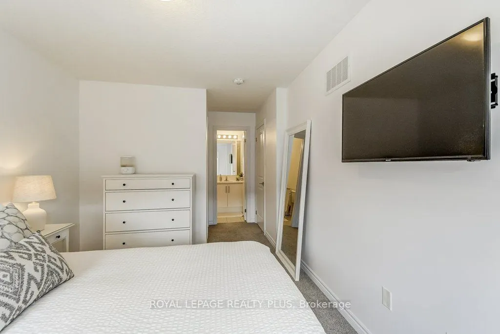 383 Dundas Street E, #34