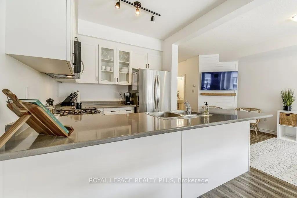 383 Dundas Street E, #34