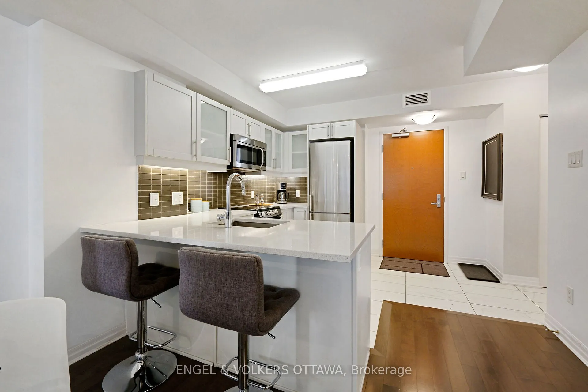 195 Besserer Street, #707