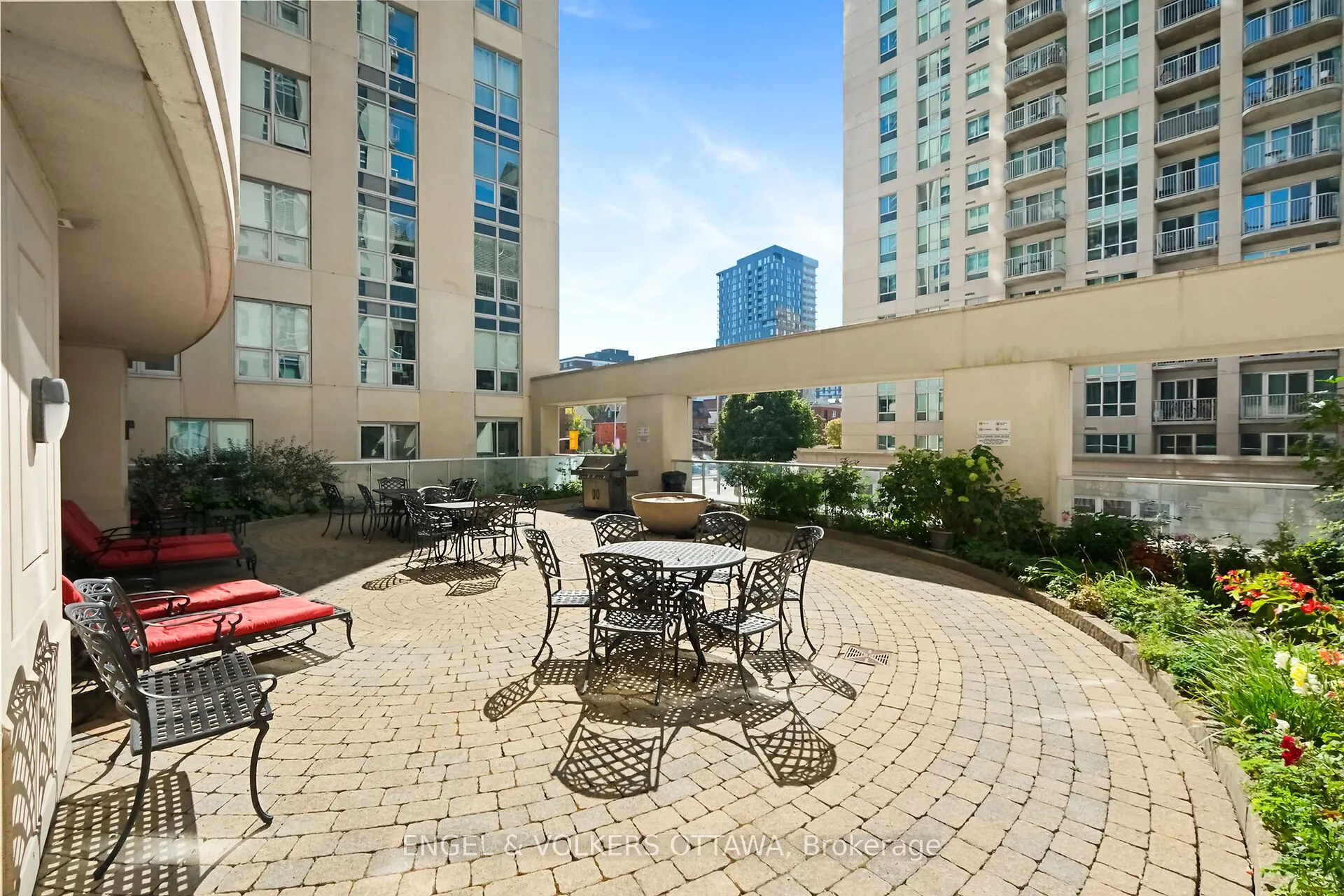 195 Besserer Street, #707