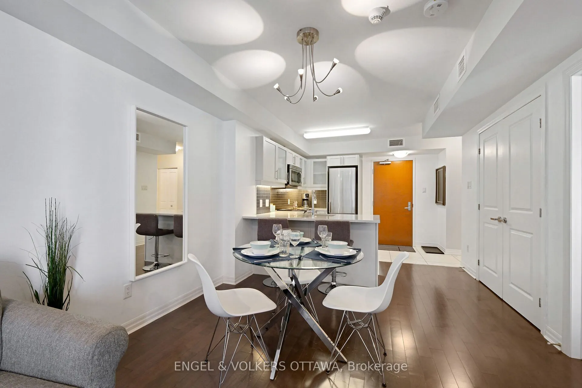195 Besserer Street, #707