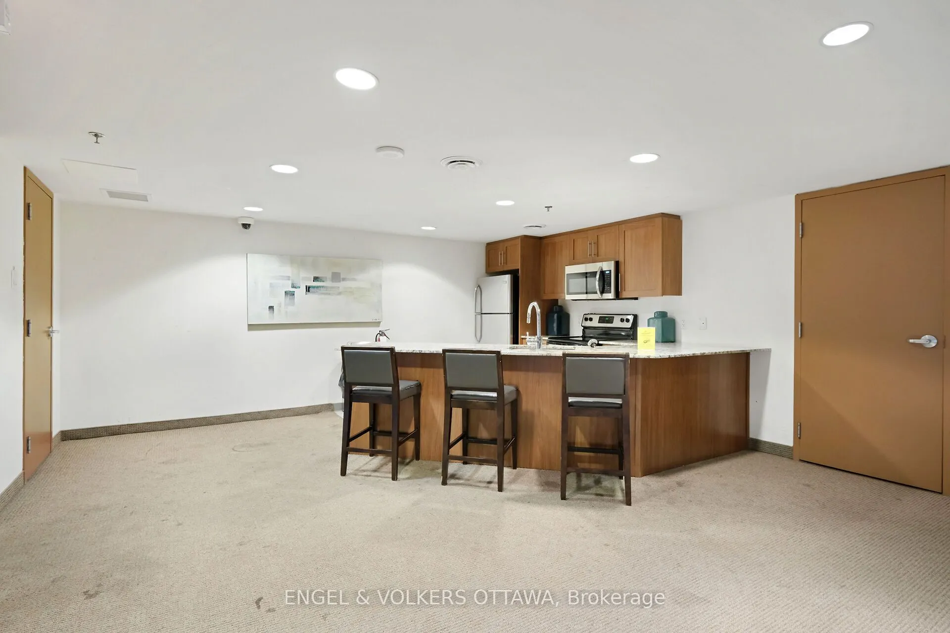 195 Besserer Street, #707
