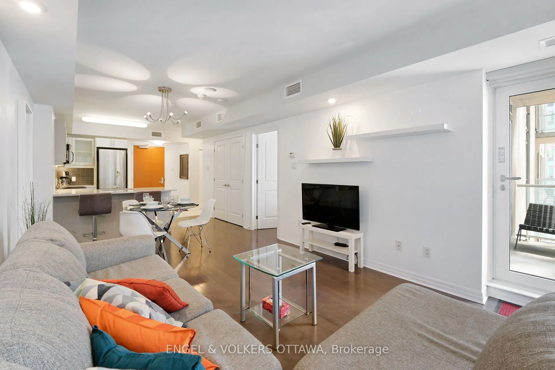 195 Besserer Street, #707