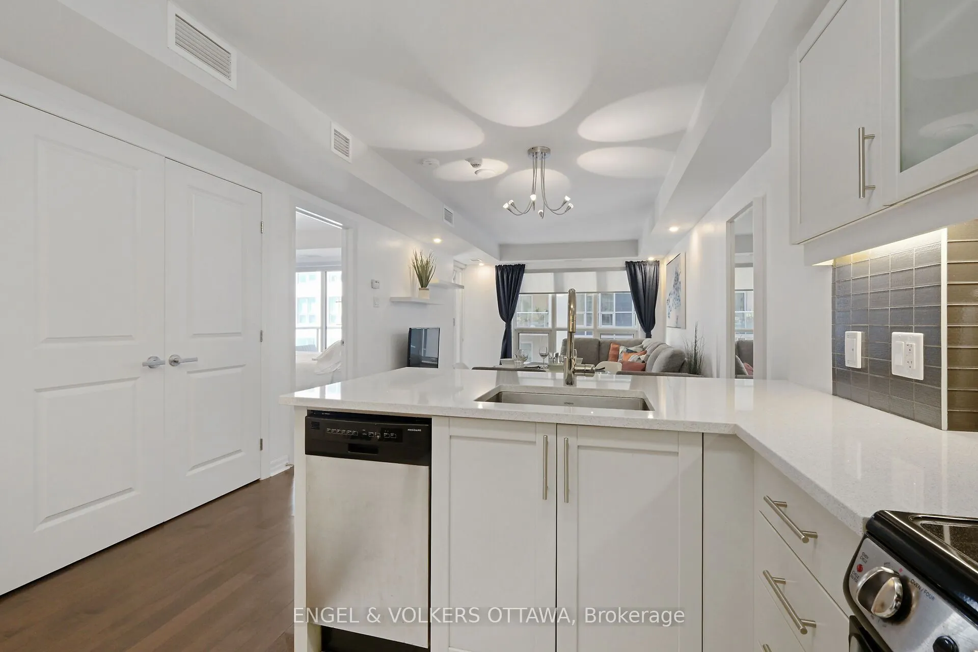 195 Besserer Street, #707
