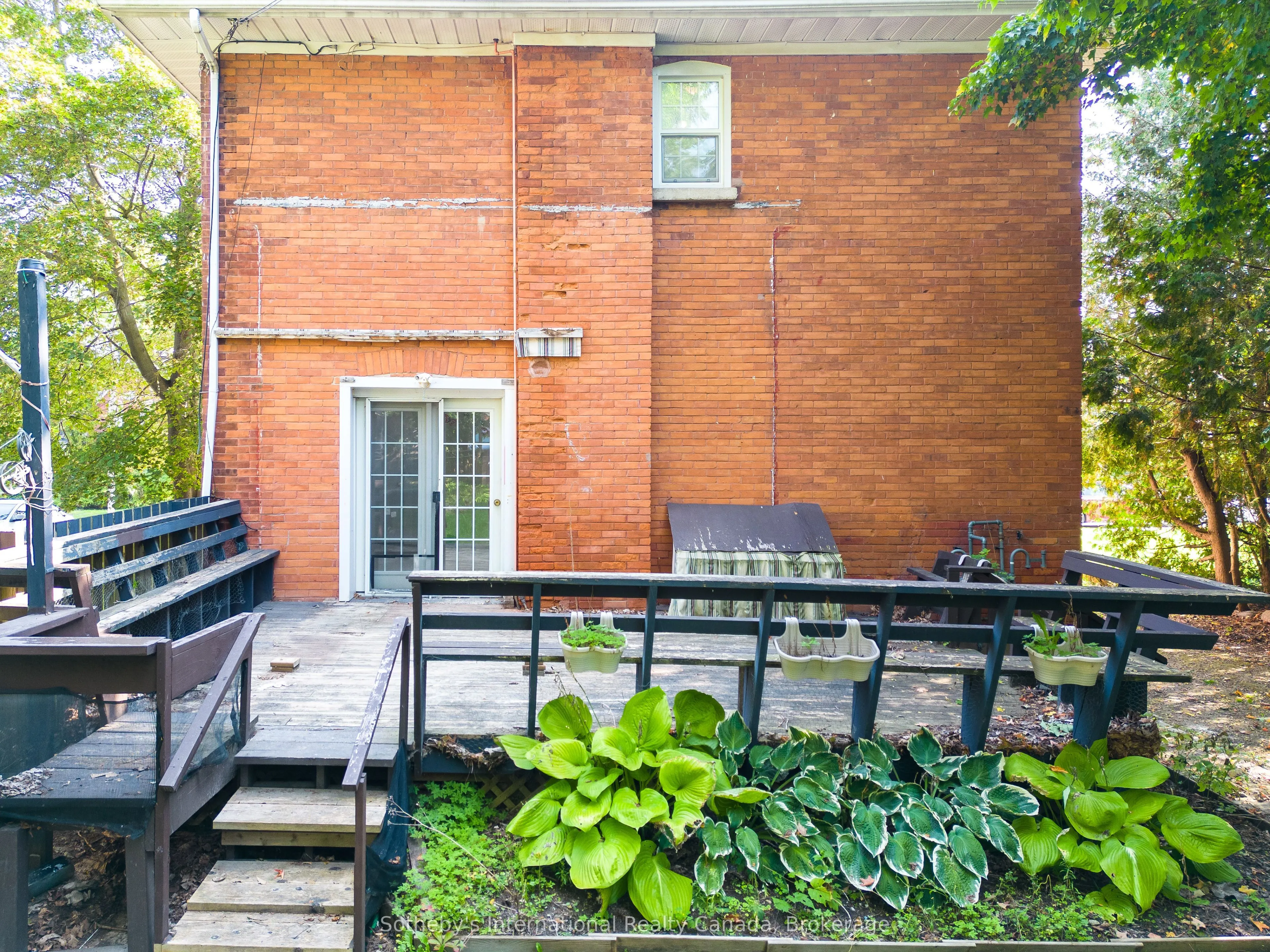104 Sykes Street S