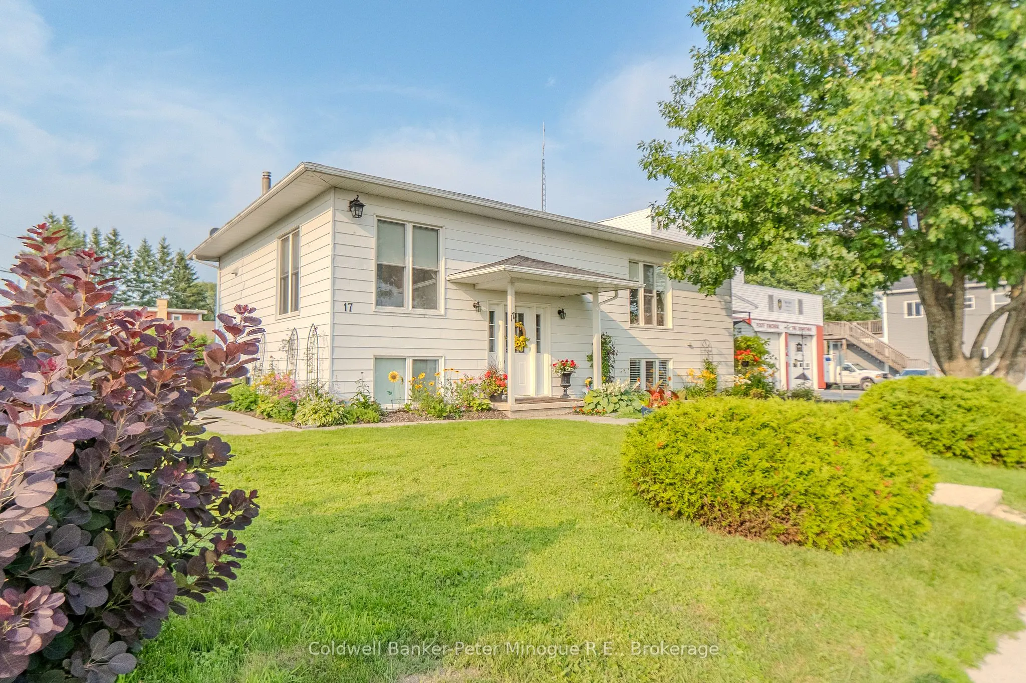 17 Principale Street W