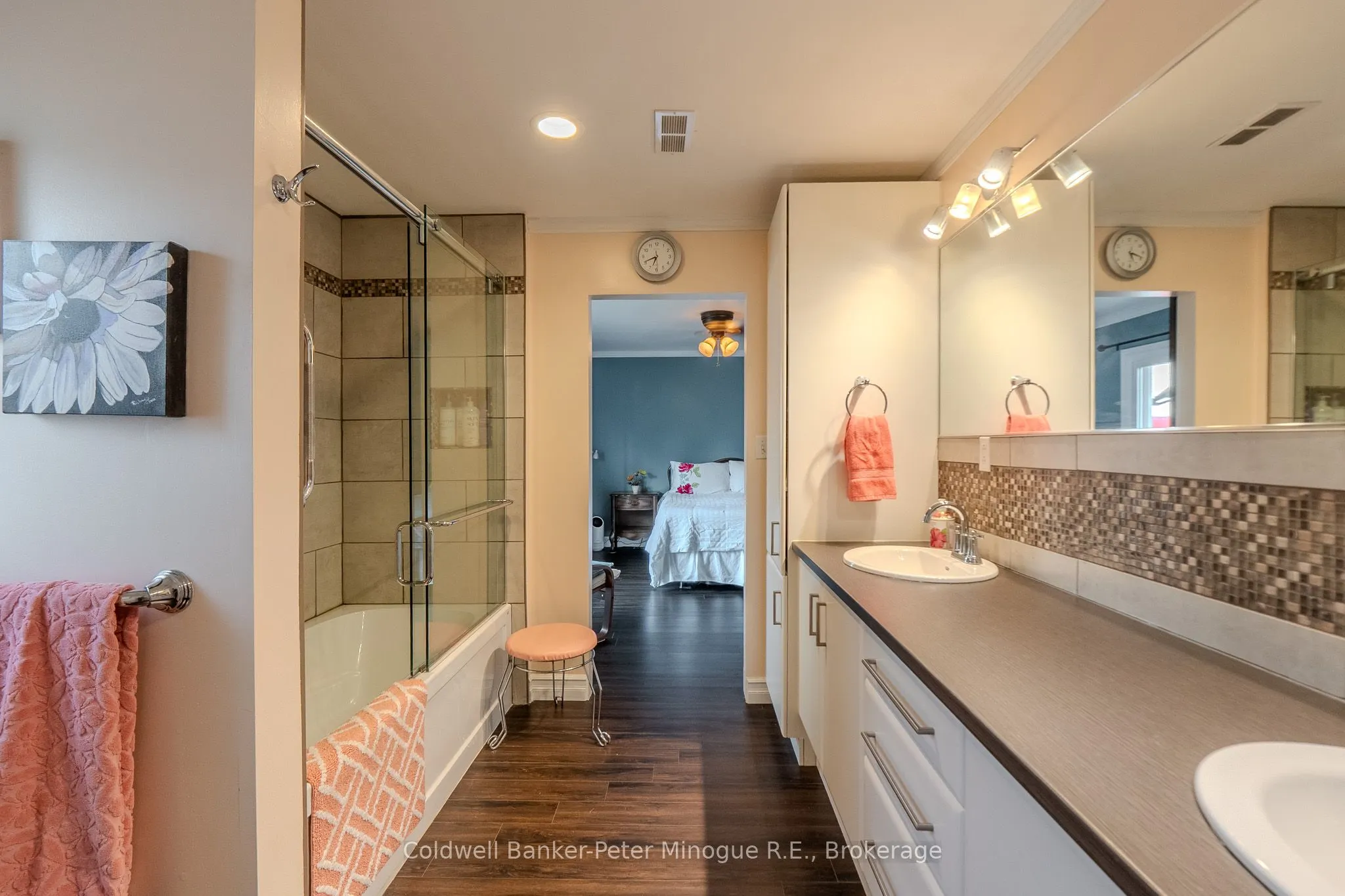 17 Principale Street W