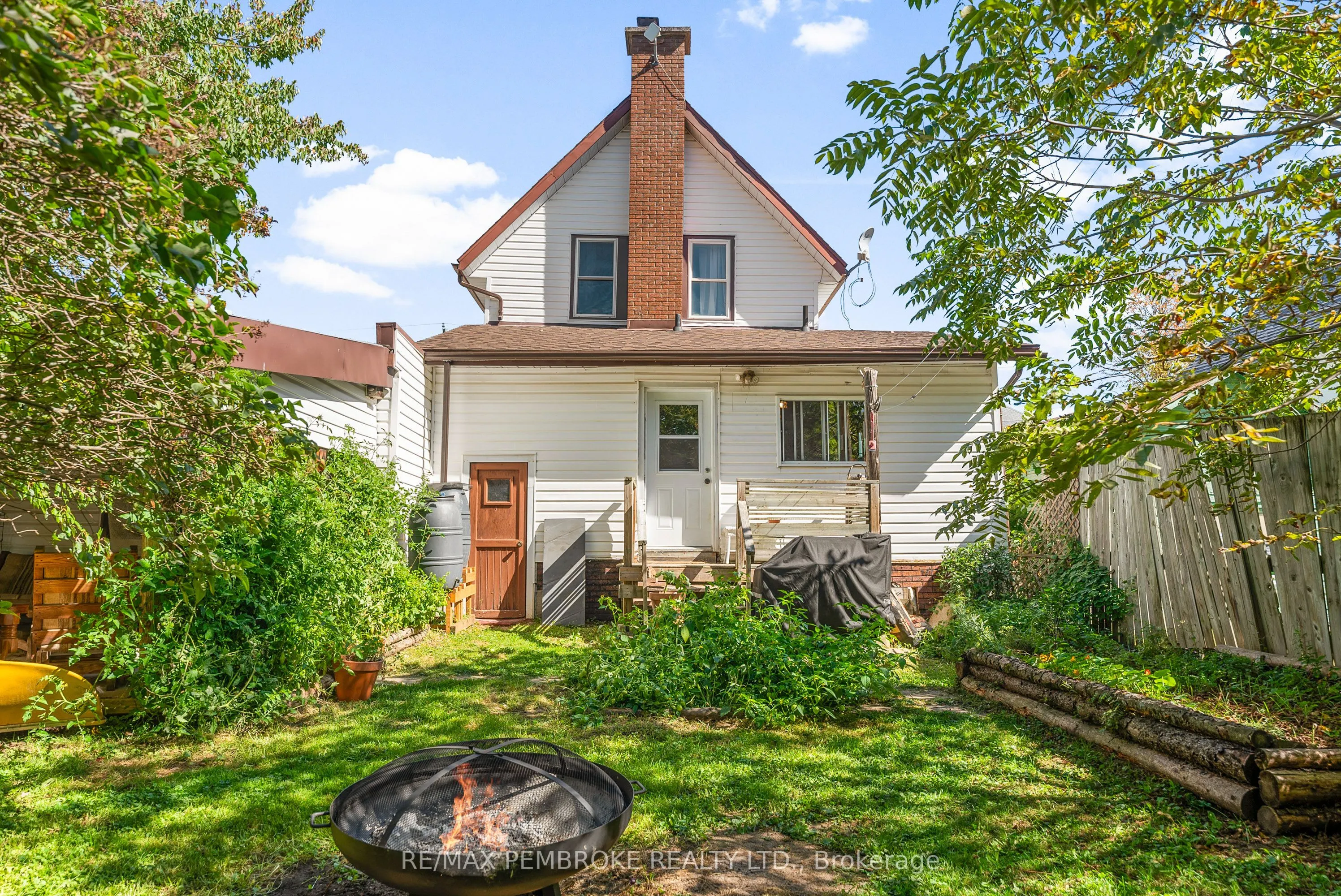 570 Eganville Road