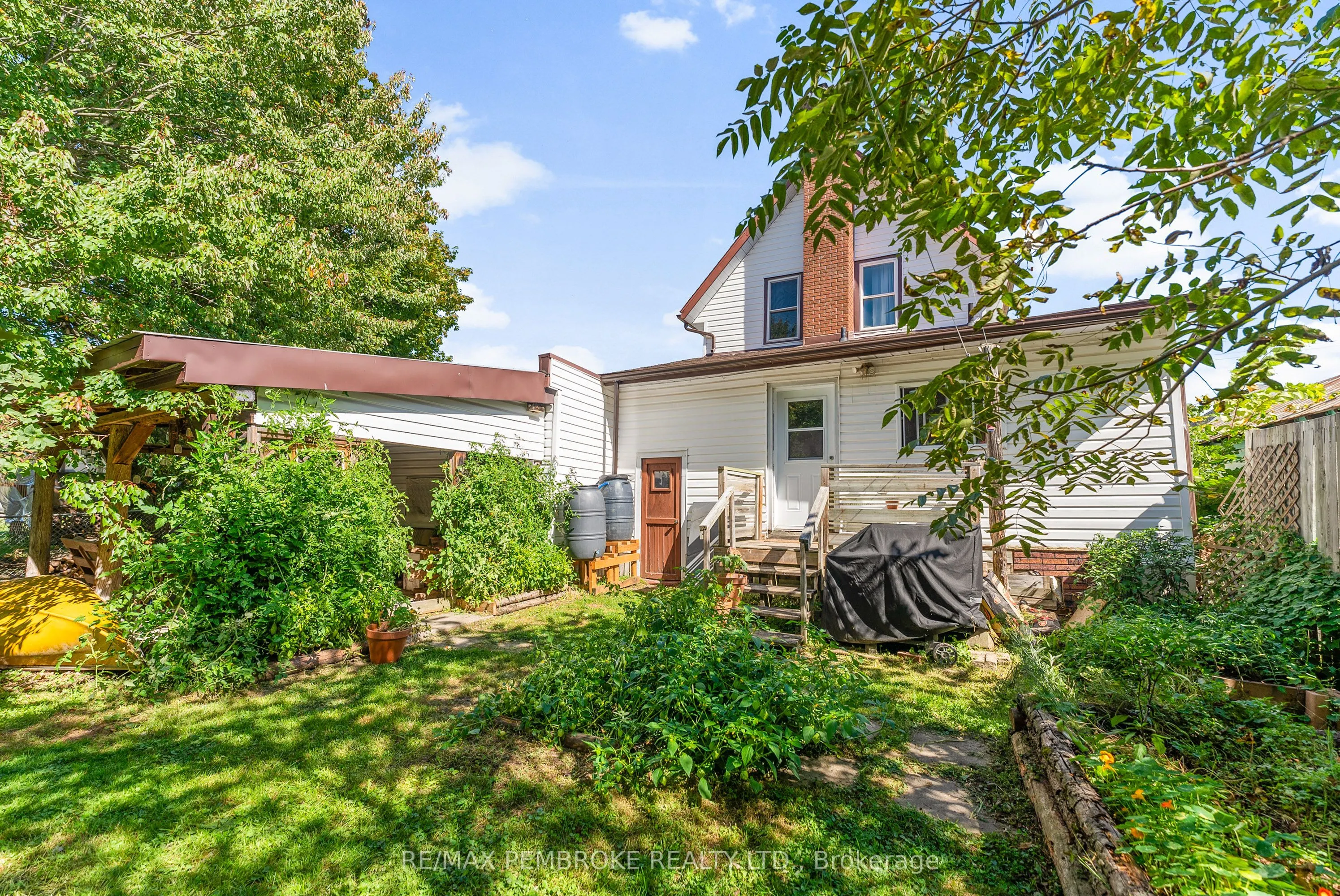 570 Eganville Road