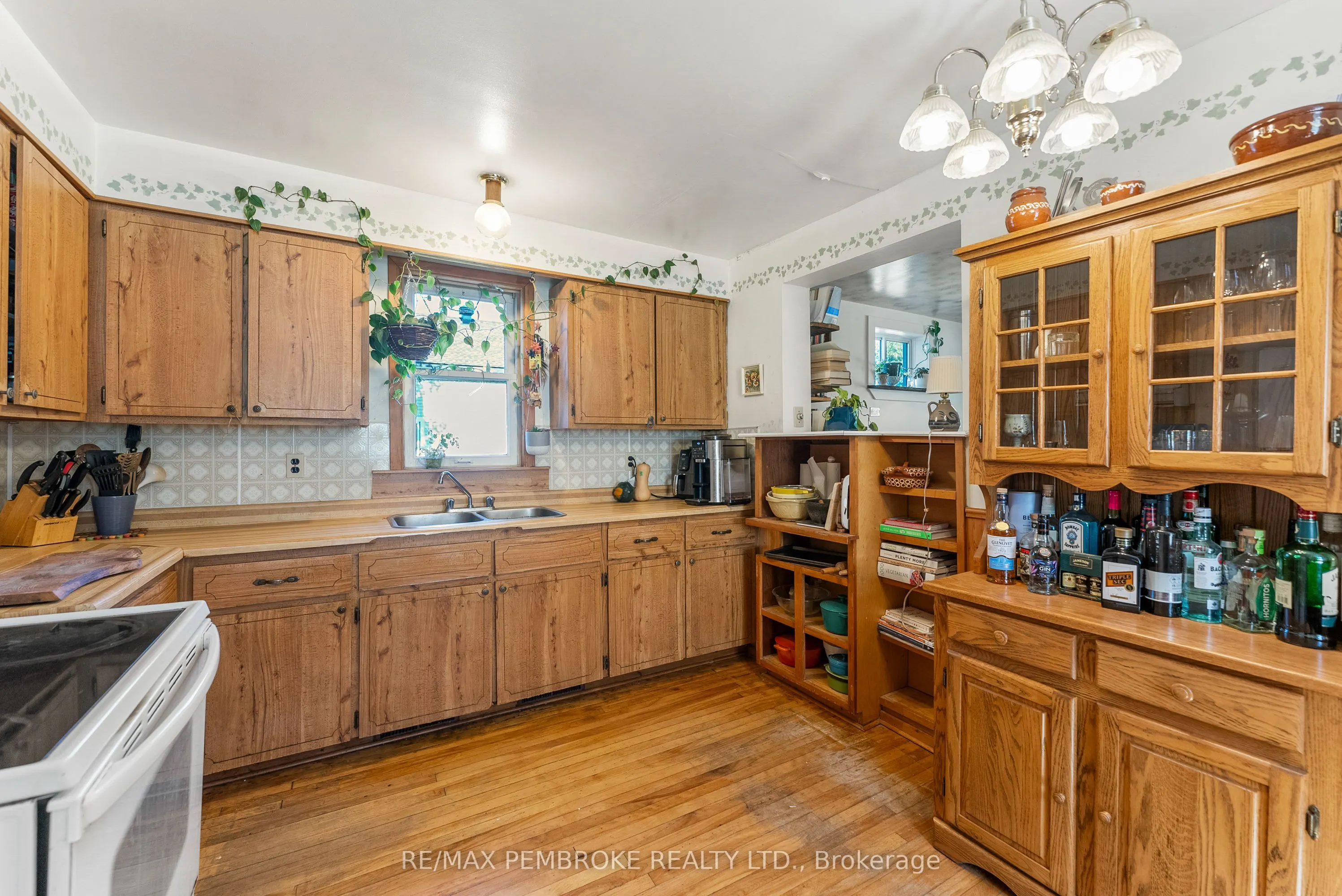 570 Eganville Road