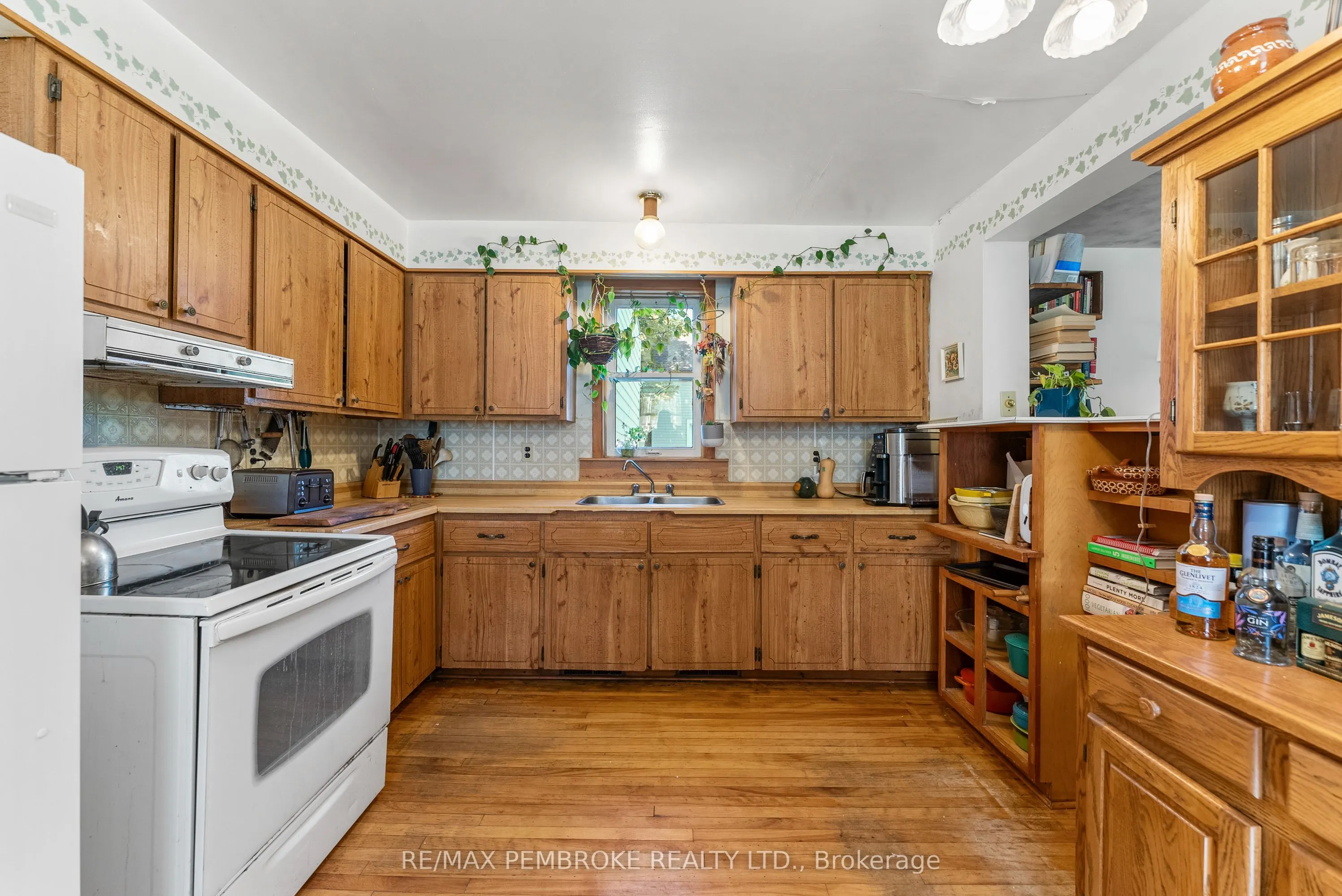 570 Eganville Road