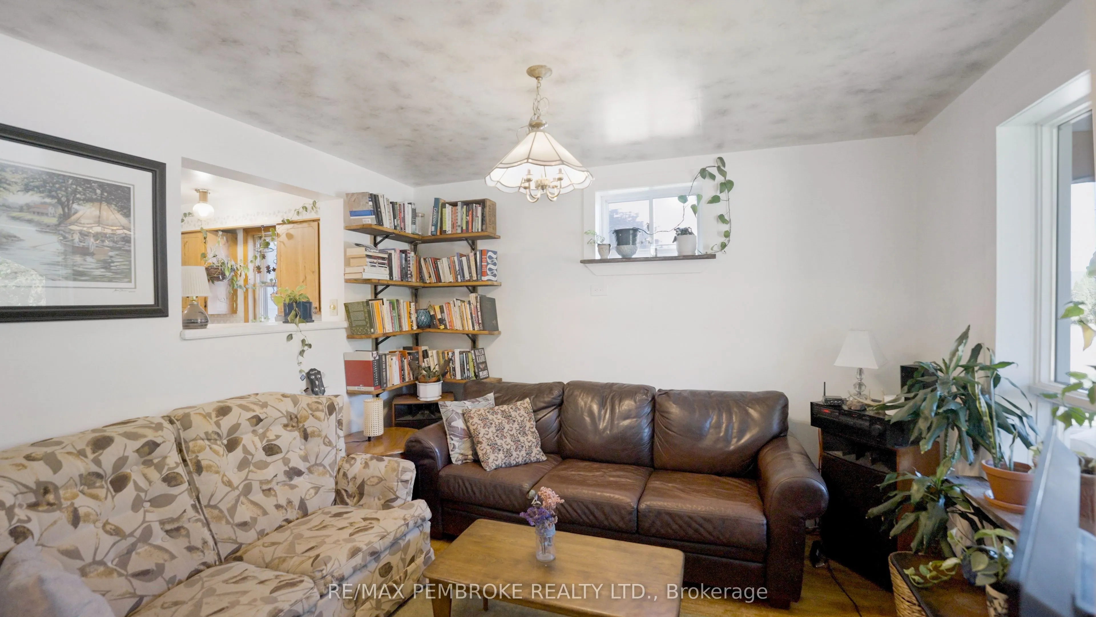 570 Eganville Road