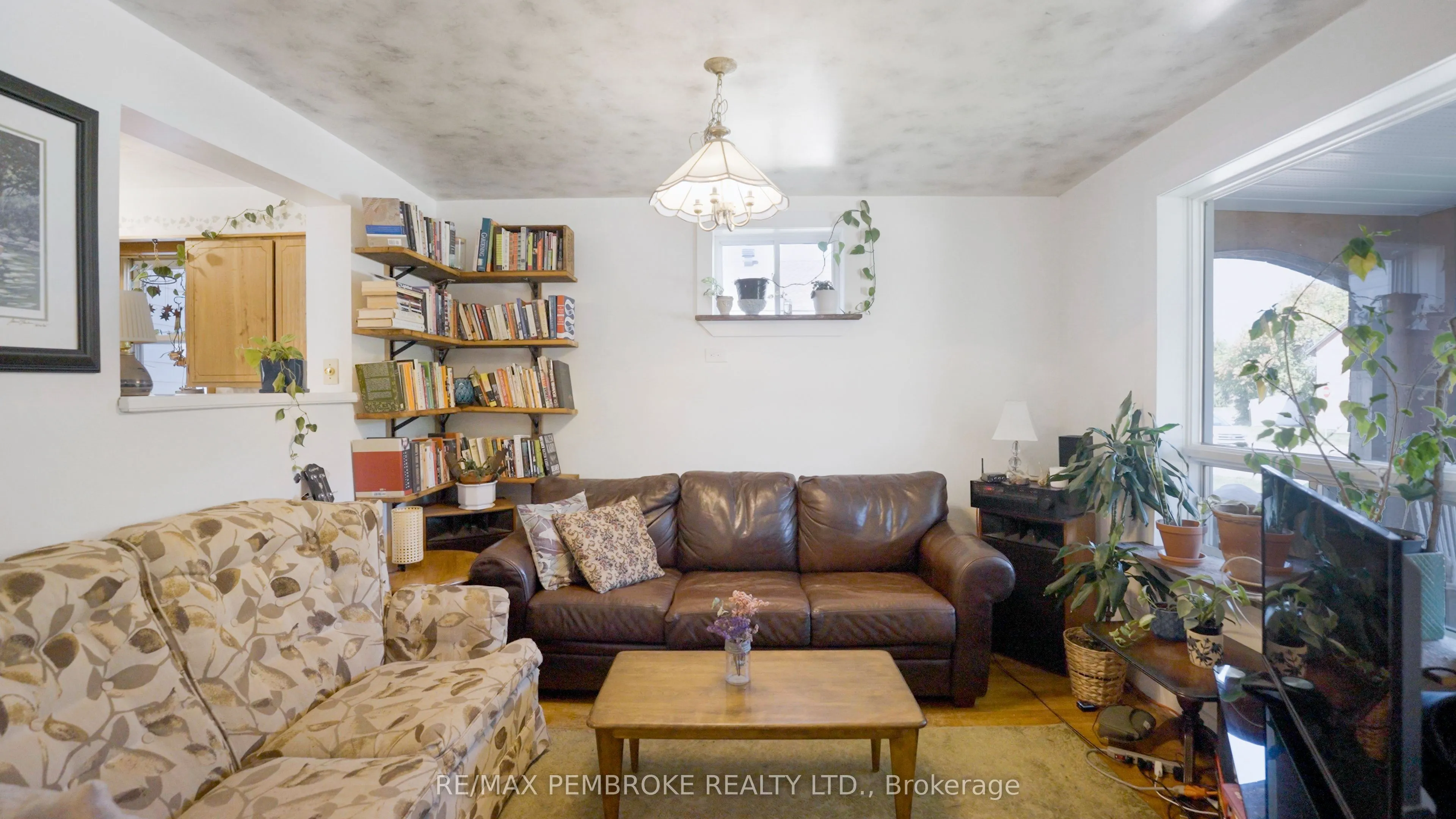 570 Eganville Road