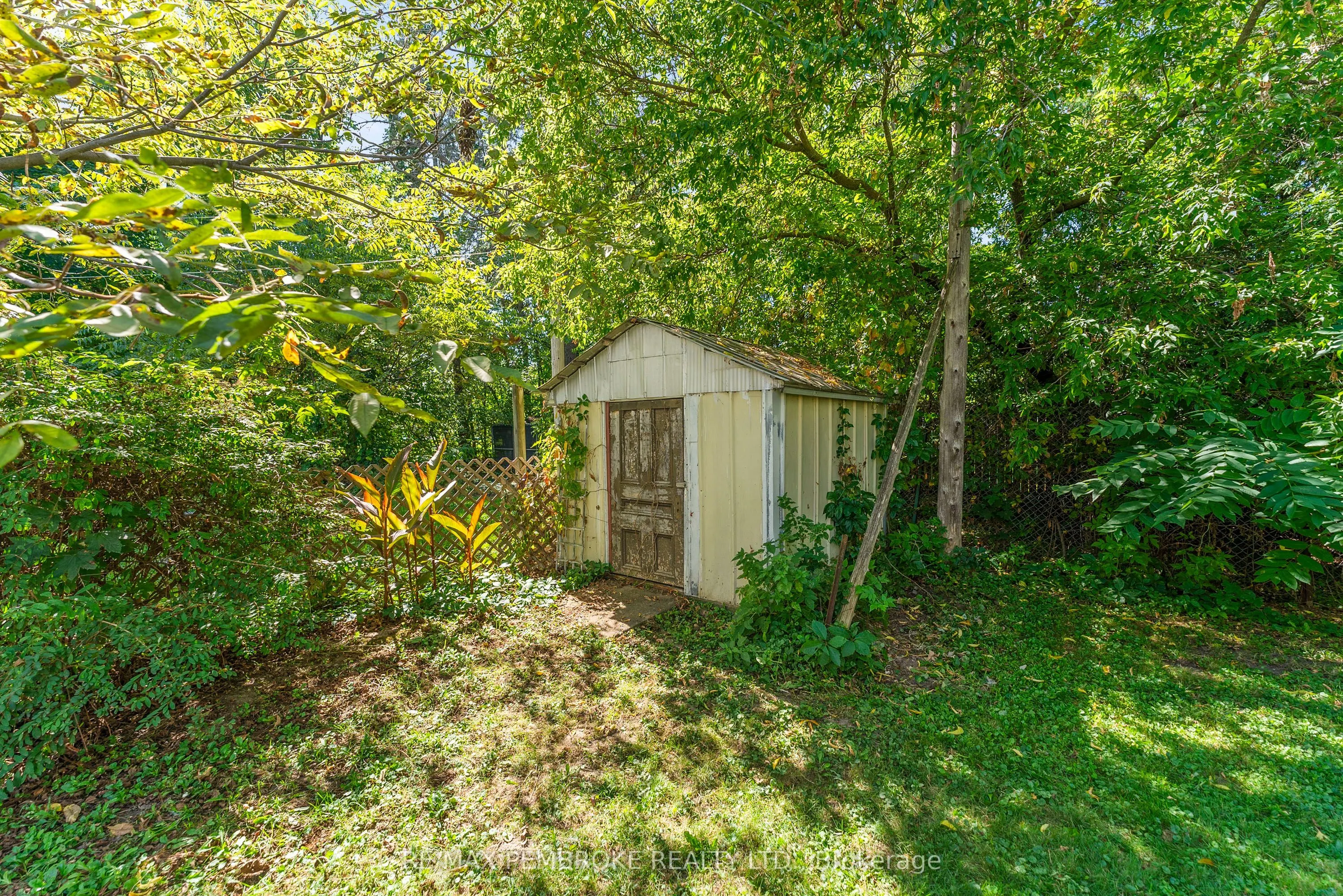 570 Eganville Road