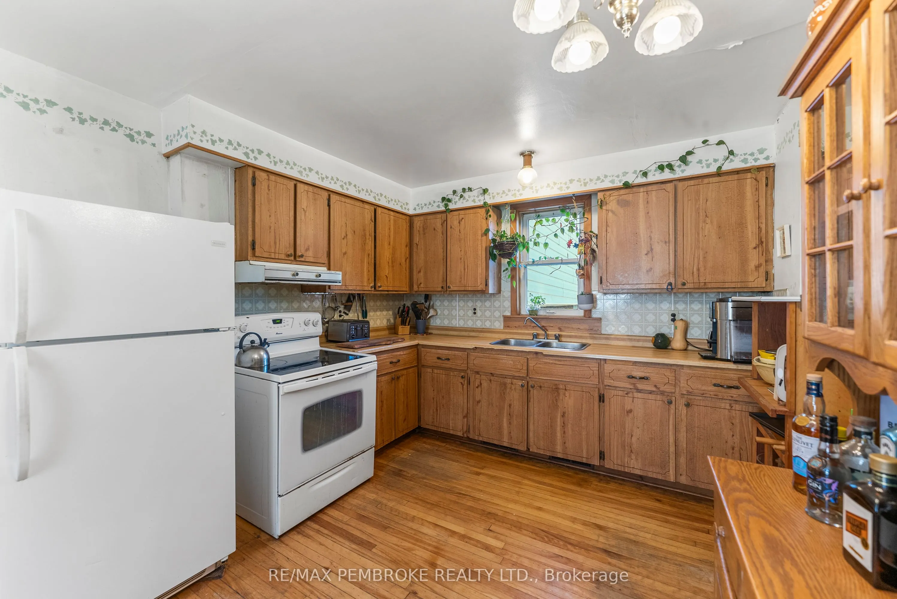 570 Eganville Road