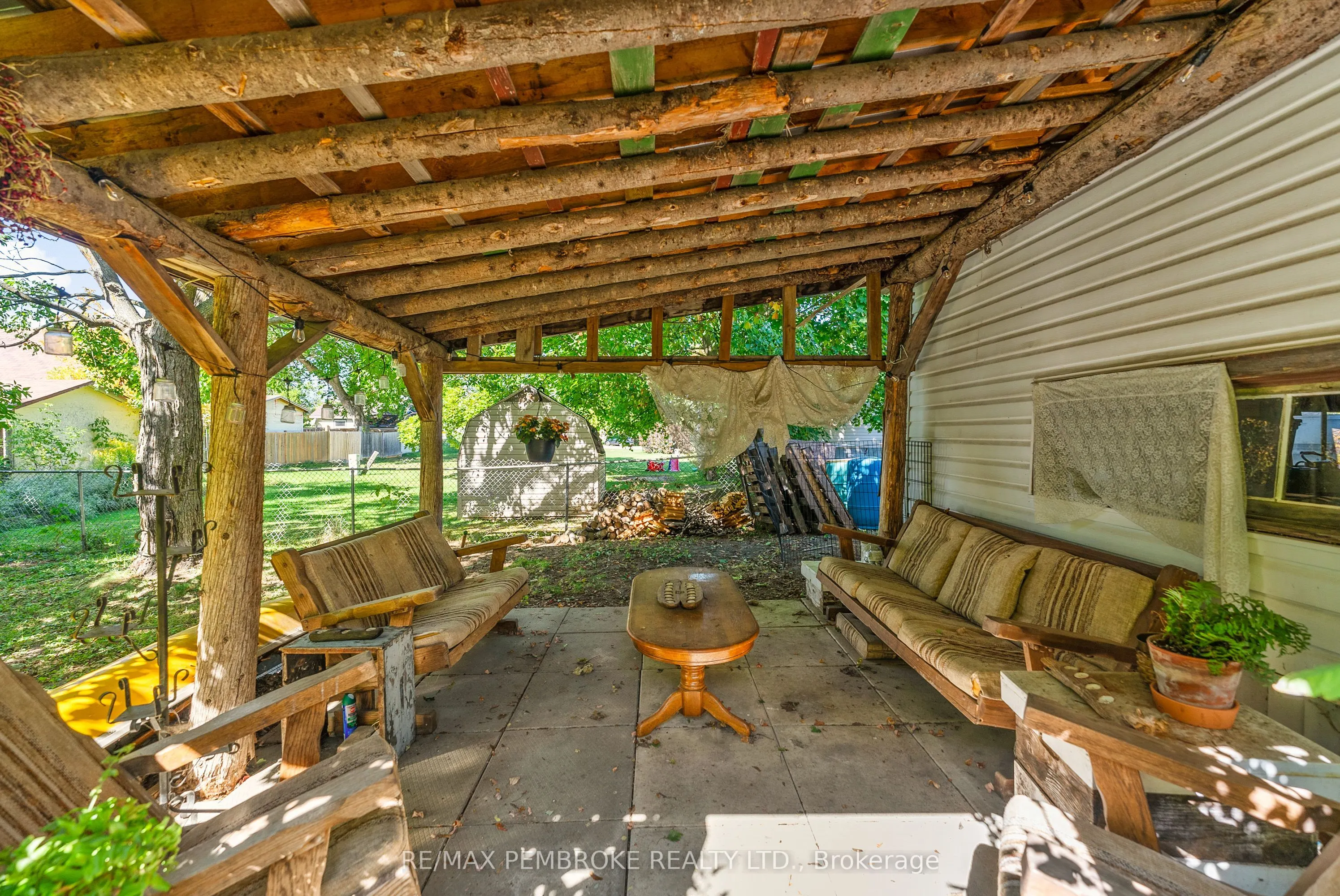 570 Eganville Road