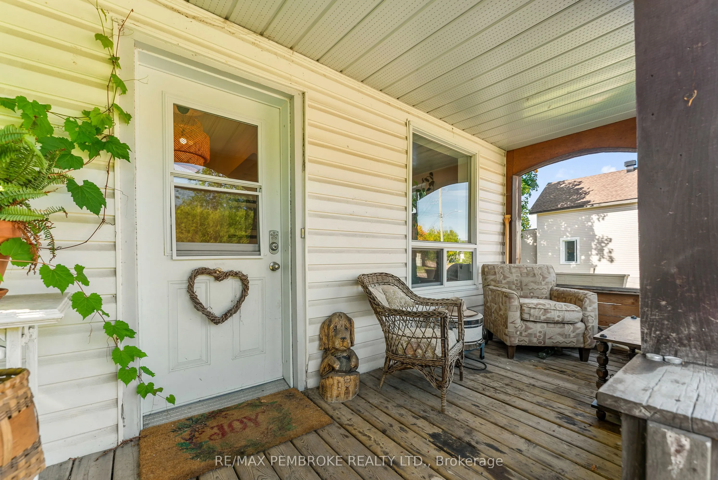 570 Eganville Road