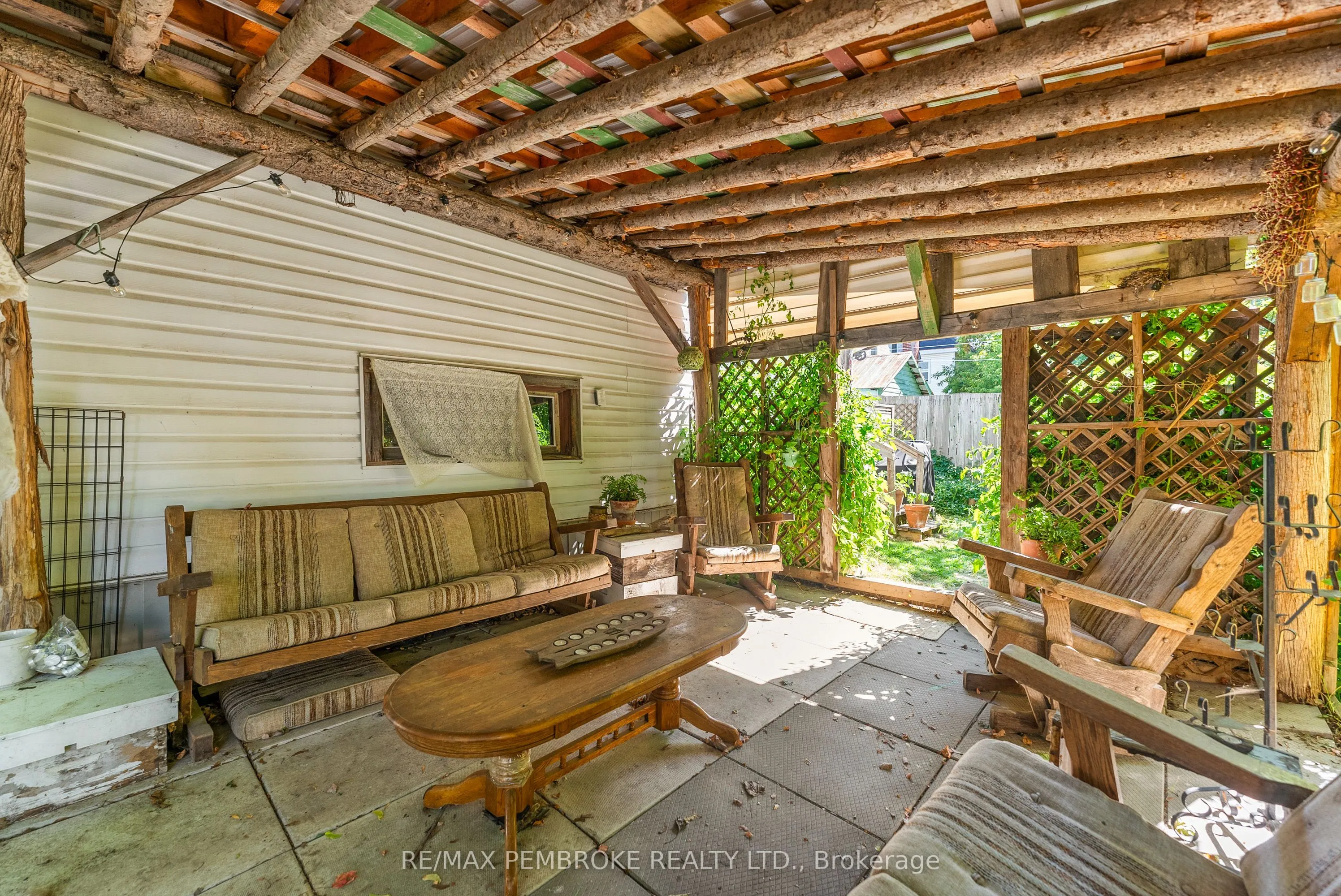 570 Eganville Road