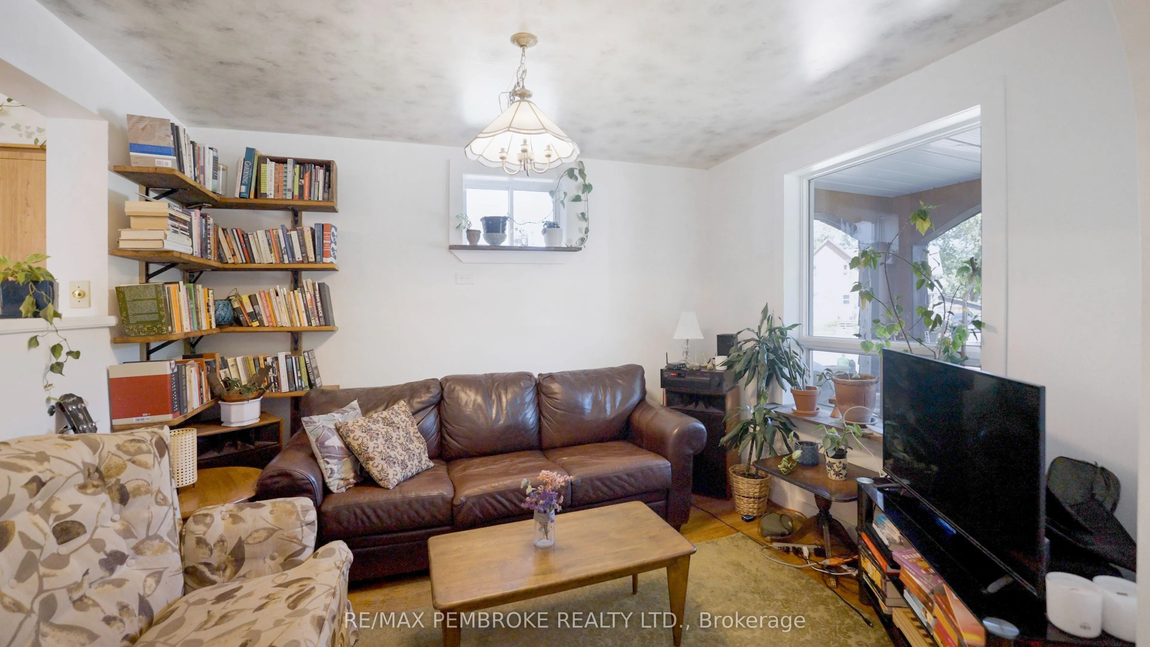 570 Eganville Road