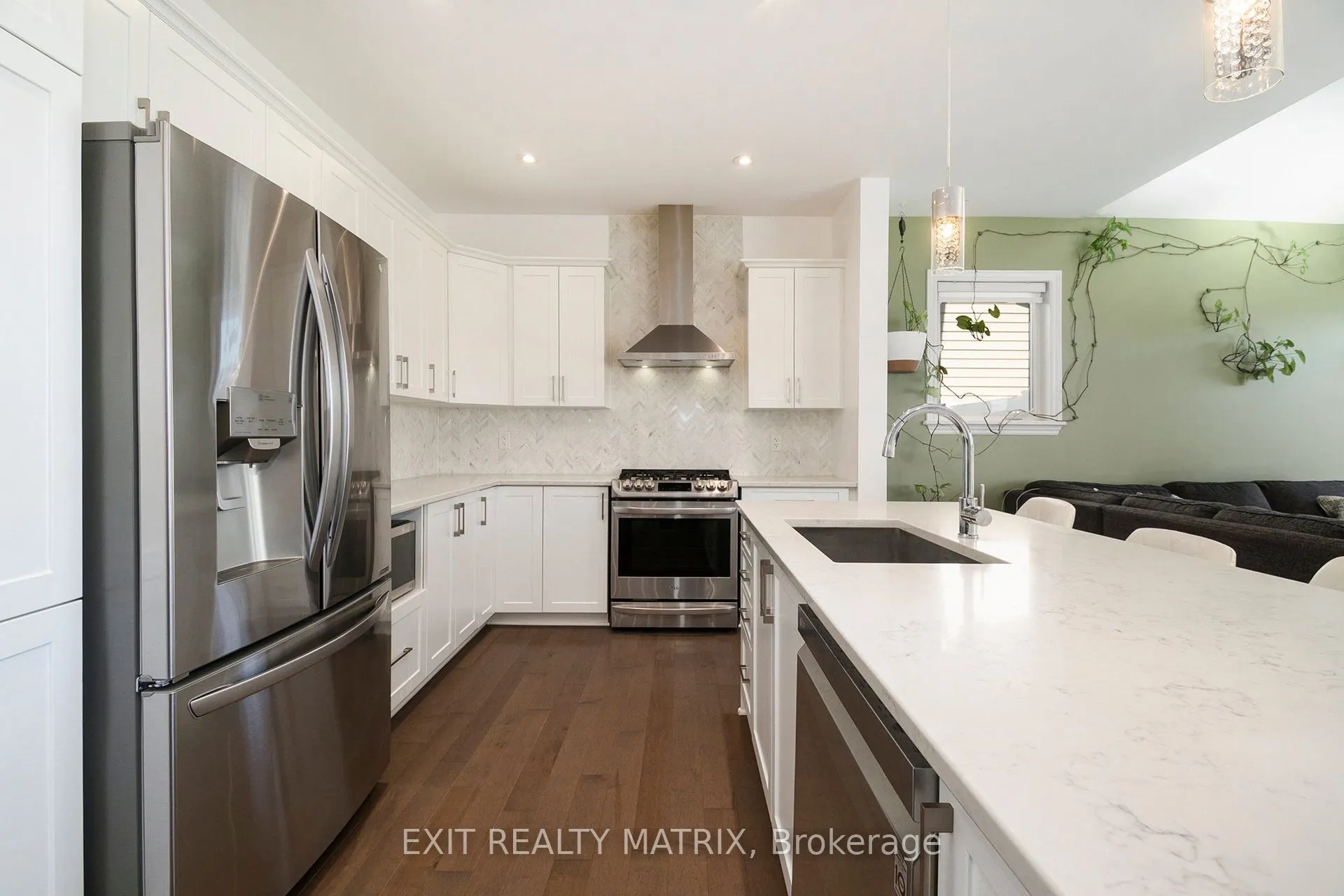 132 LYNN VALLEY Terrace