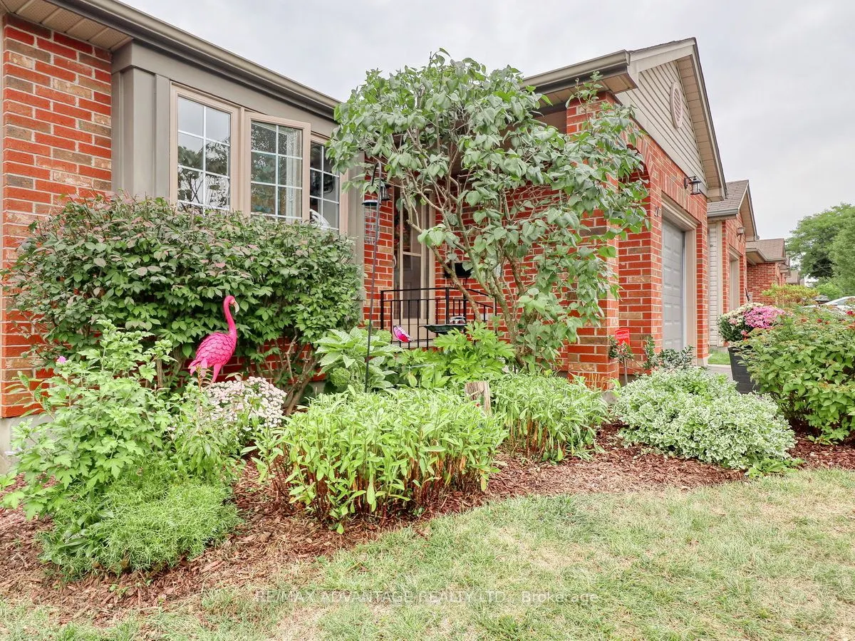59 PENNYBROOK Crescent, #21