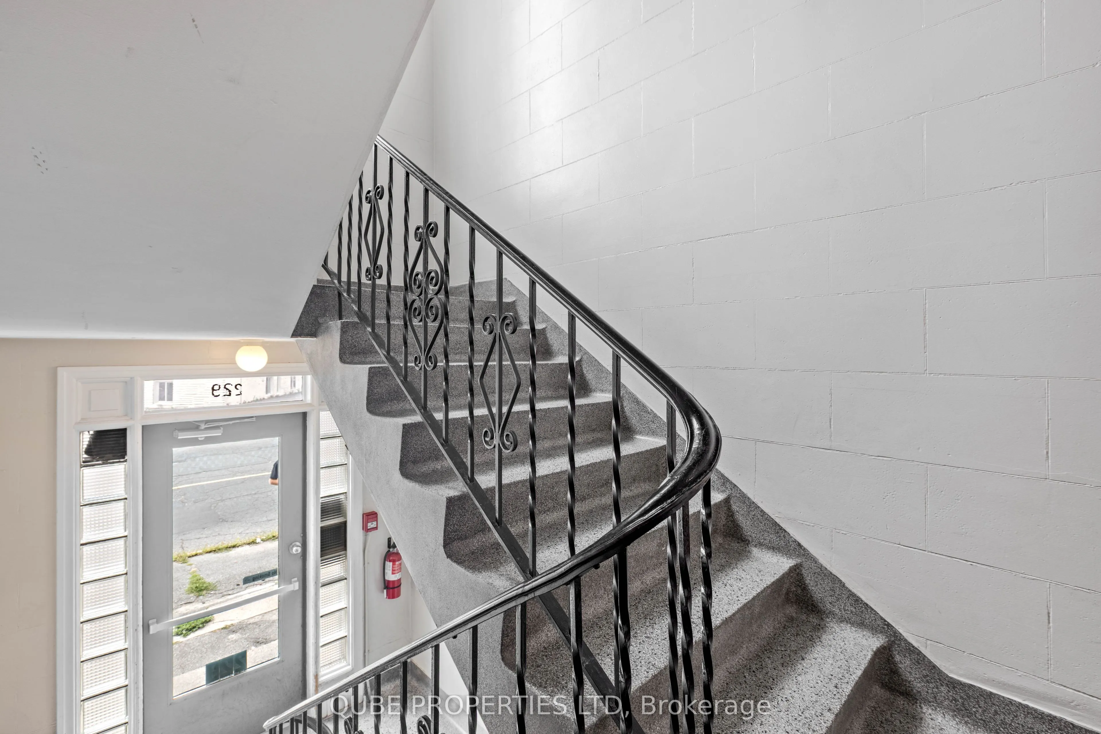 229 Des Peres Blancs Avenue