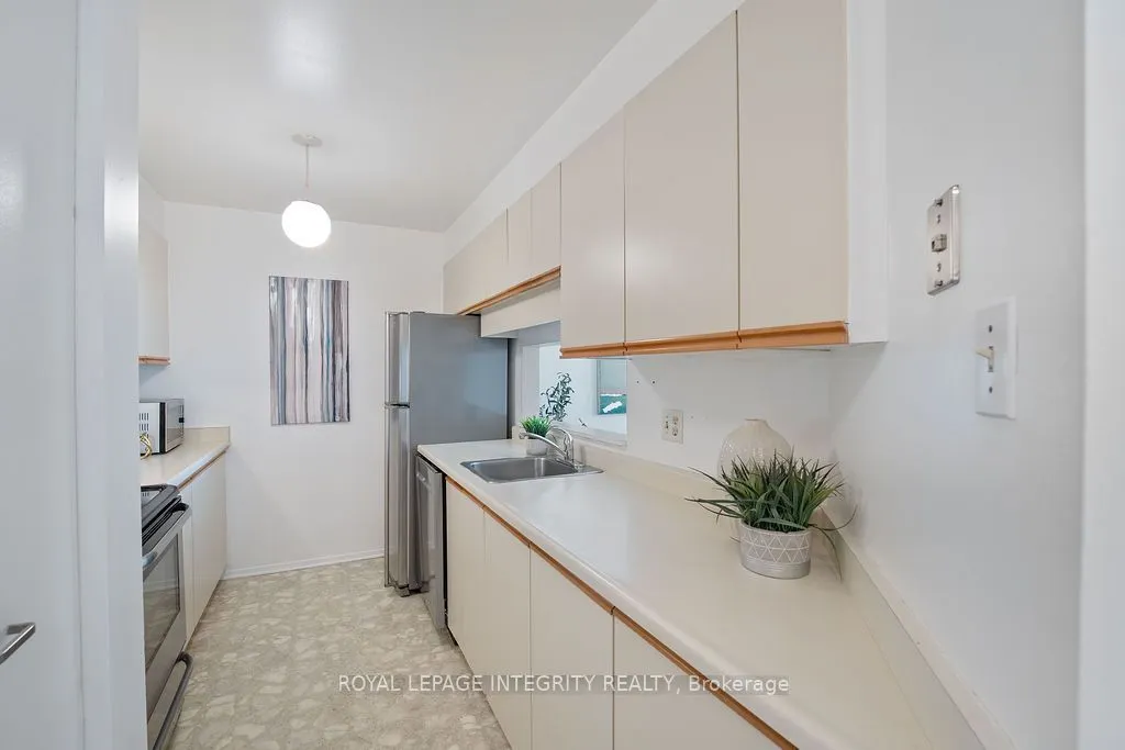 212 Viewmount Drive, #206
