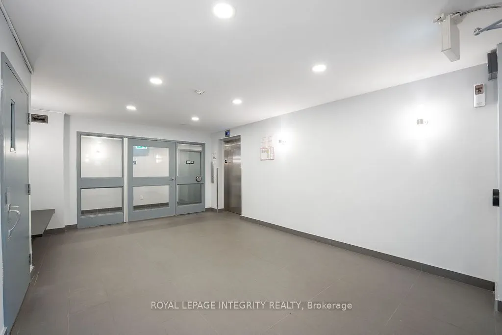 212 Viewmount Drive, #206