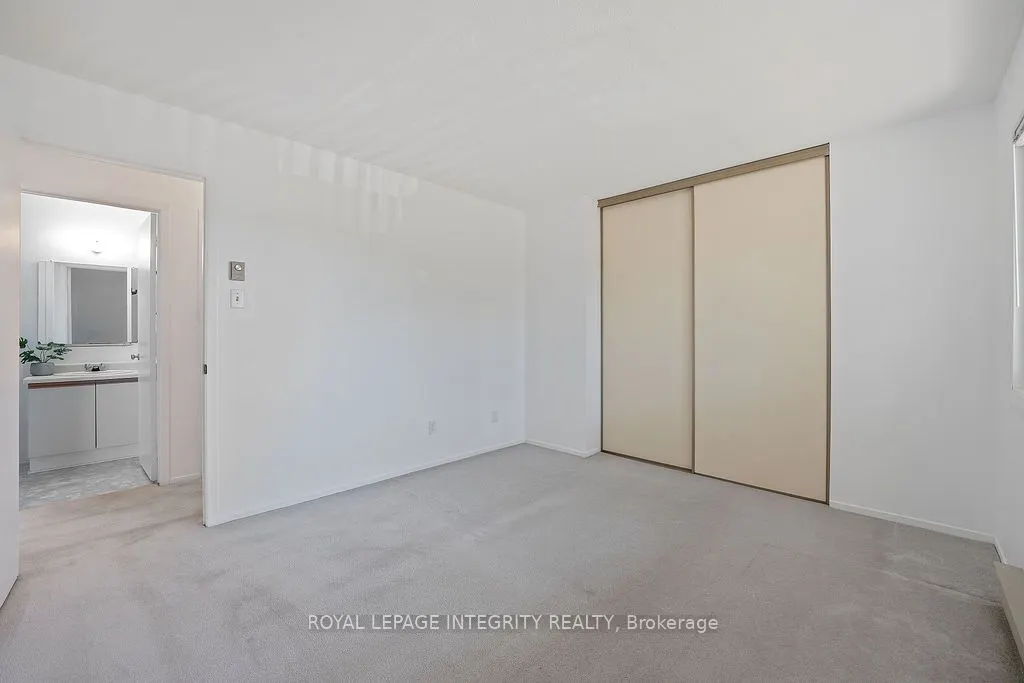 212 Viewmount Drive, #206