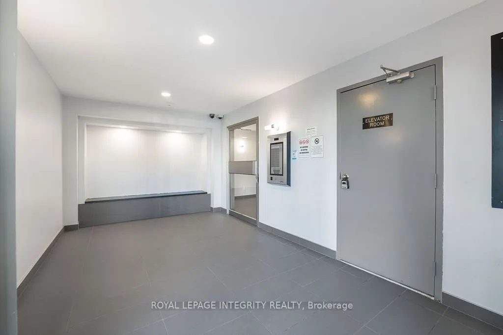 212 Viewmount Drive, #206