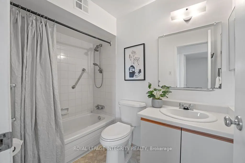 212 Viewmount Drive, #206