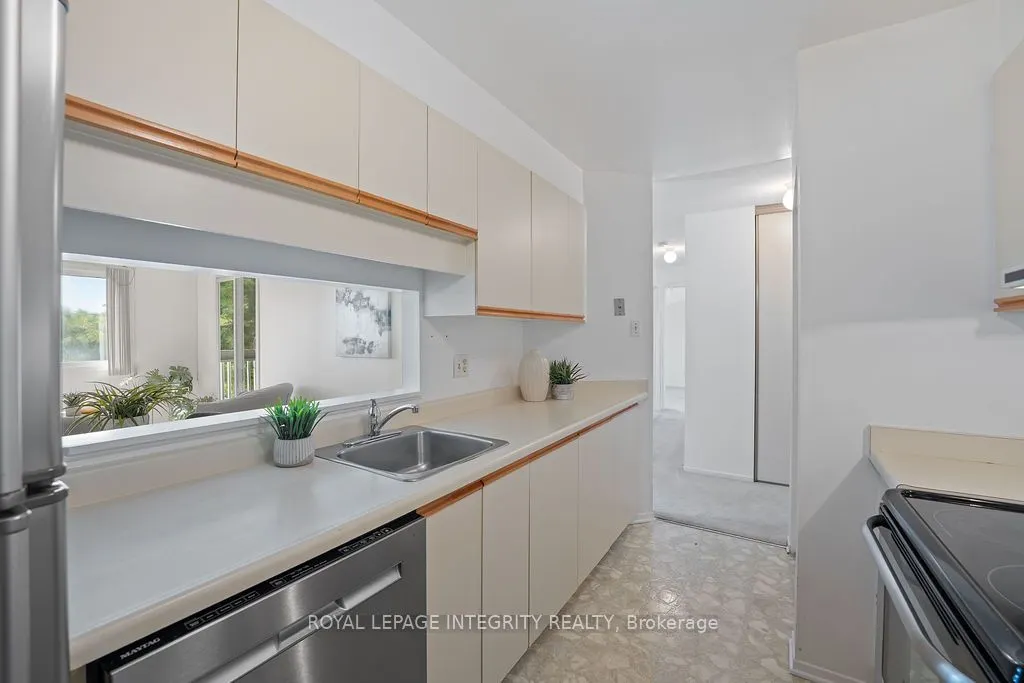 212 Viewmount Drive, #206