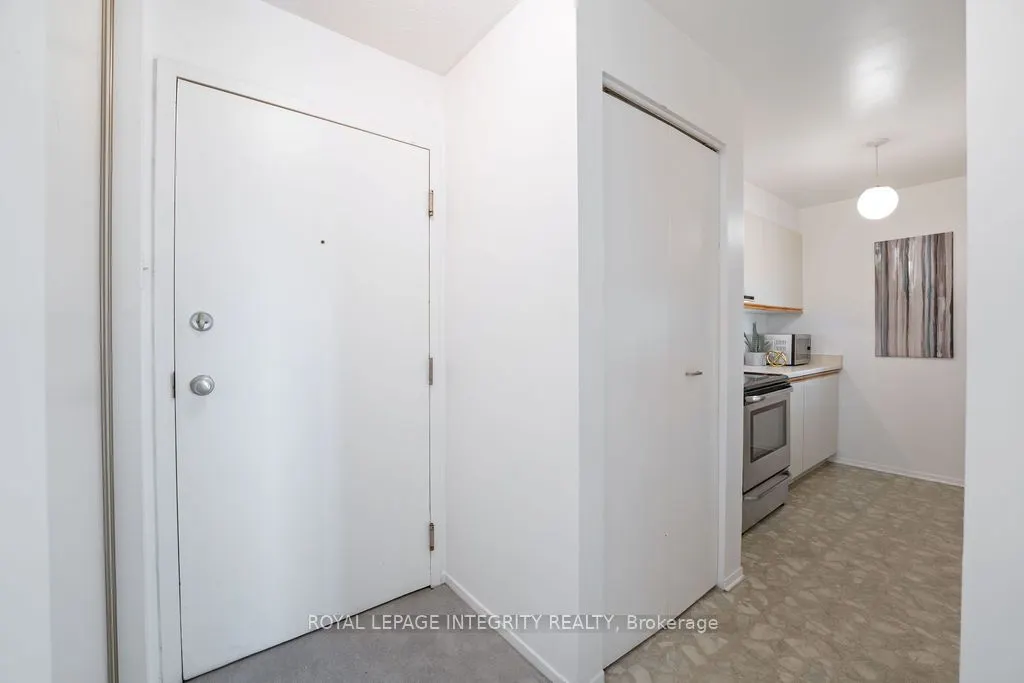 212 Viewmount Drive, #206