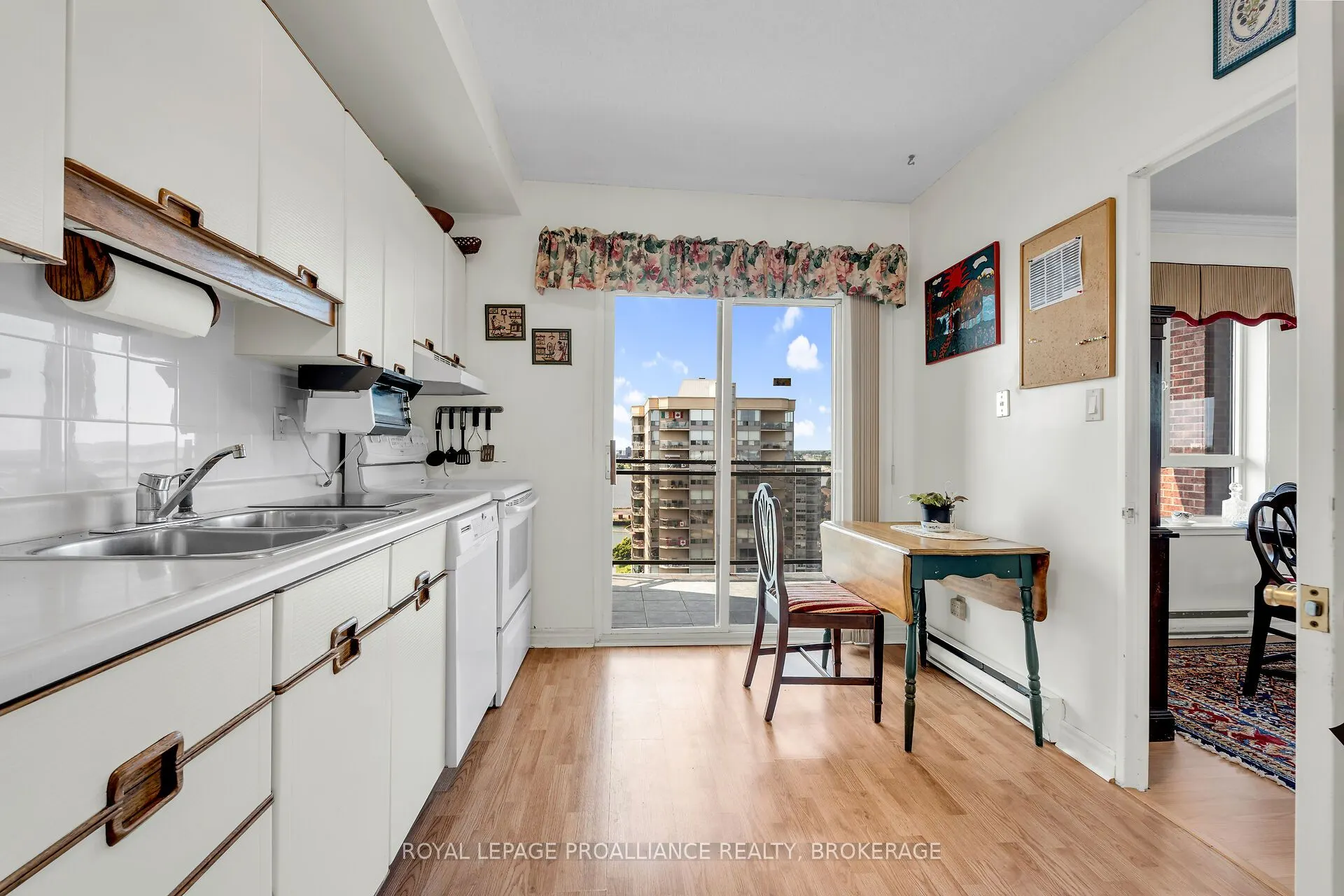 1000 King Street W, #1201