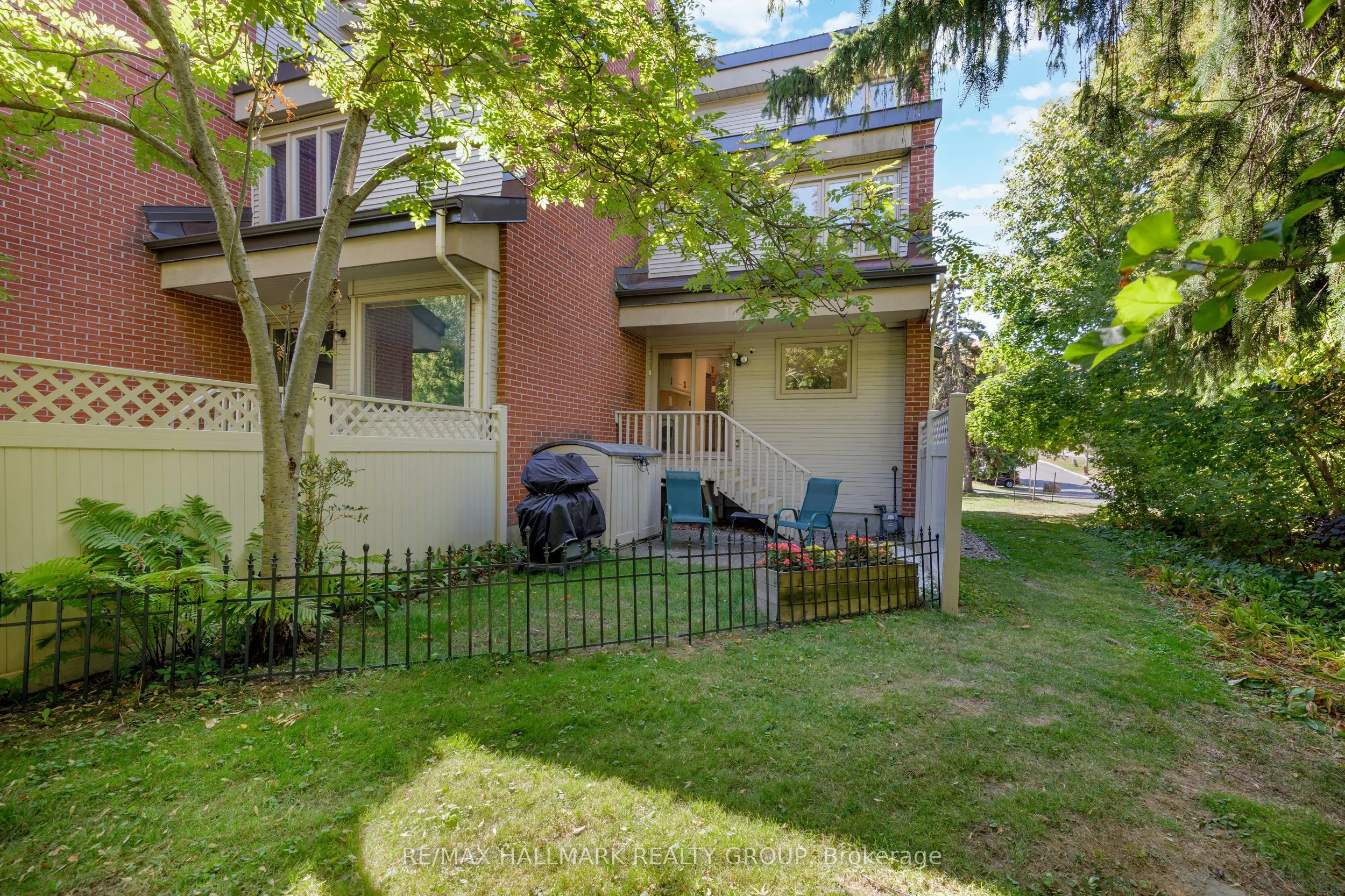 60 Greenfield Avenue, #1