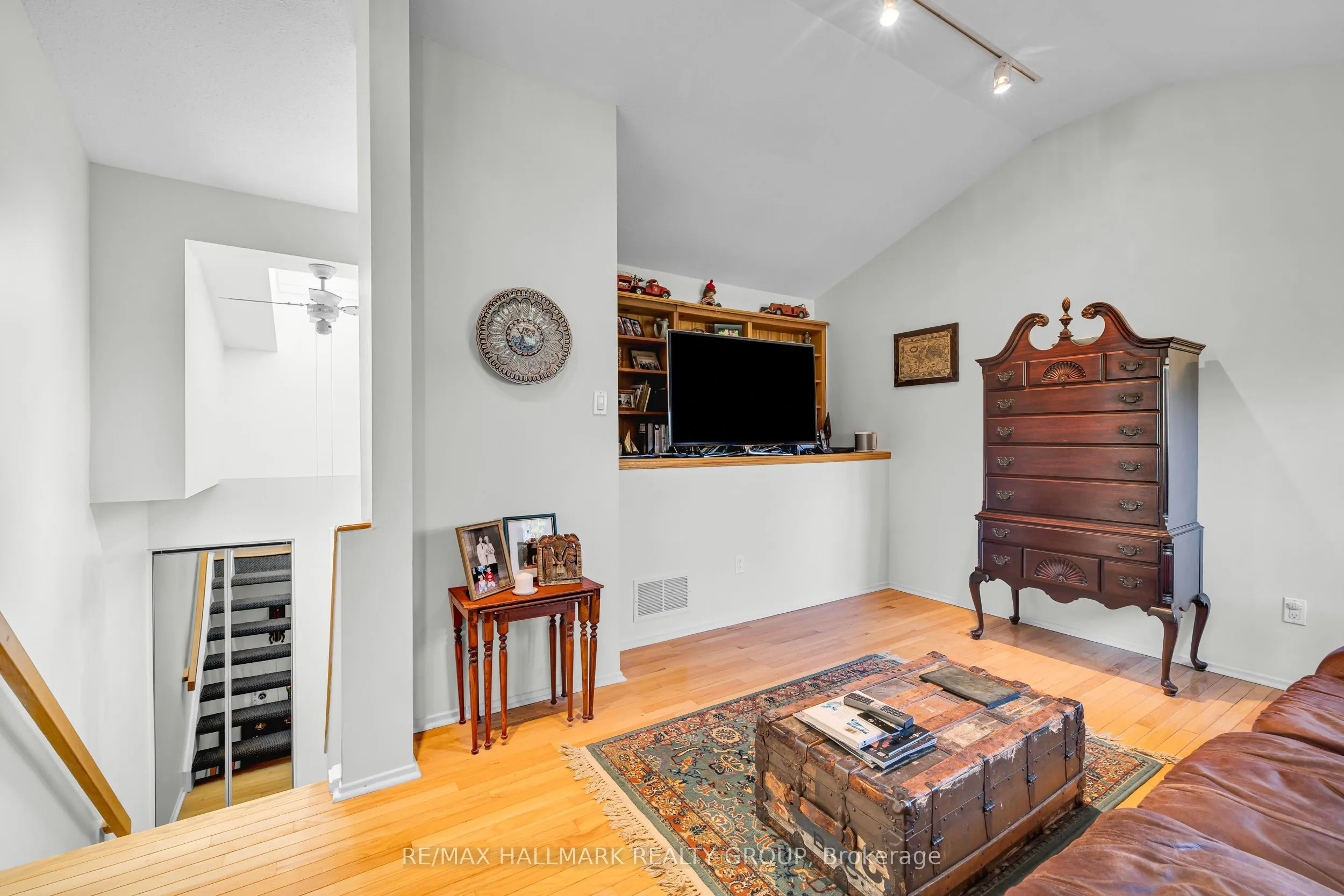 60 Greenfield Avenue, #1