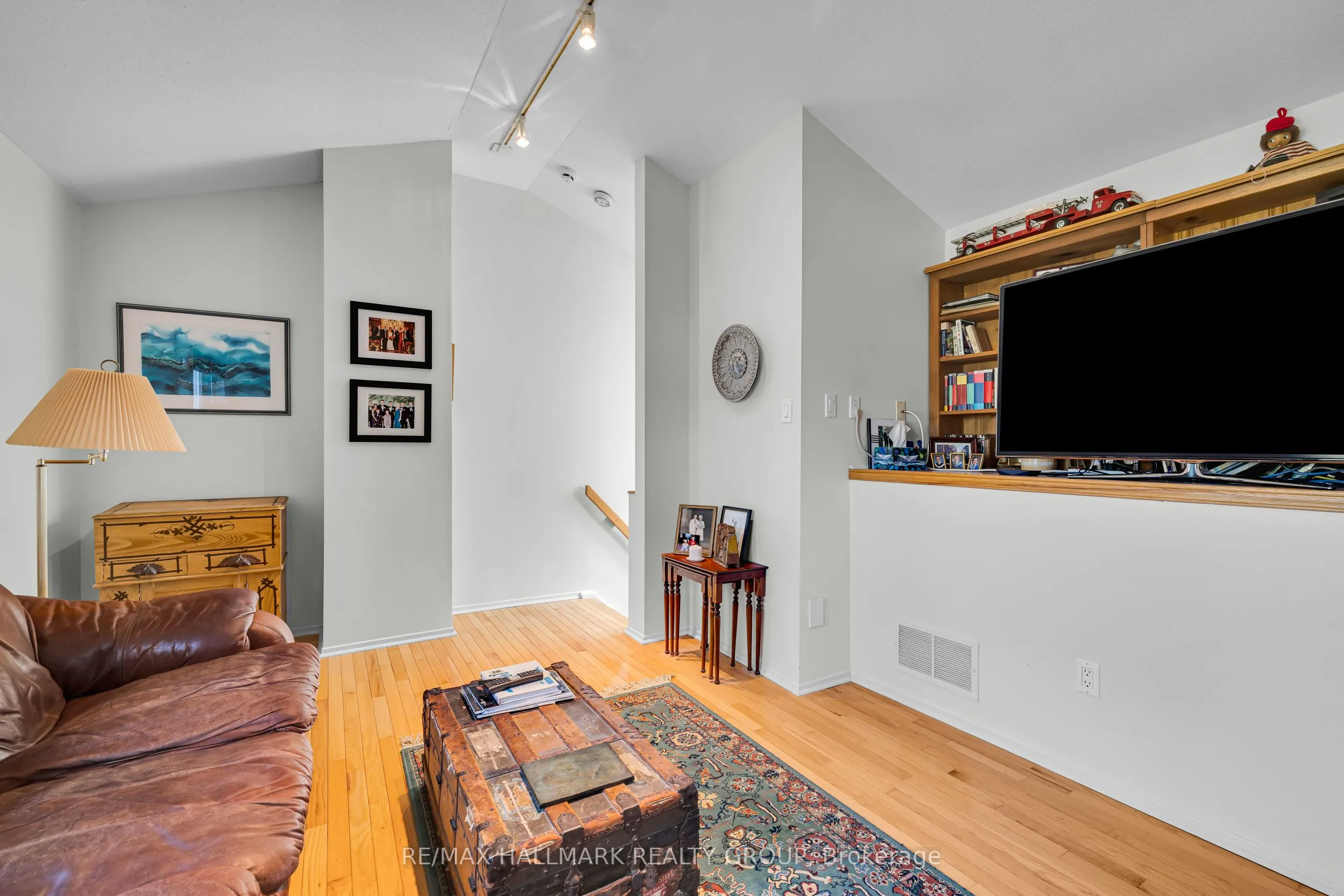 60 Greenfield Avenue, #1