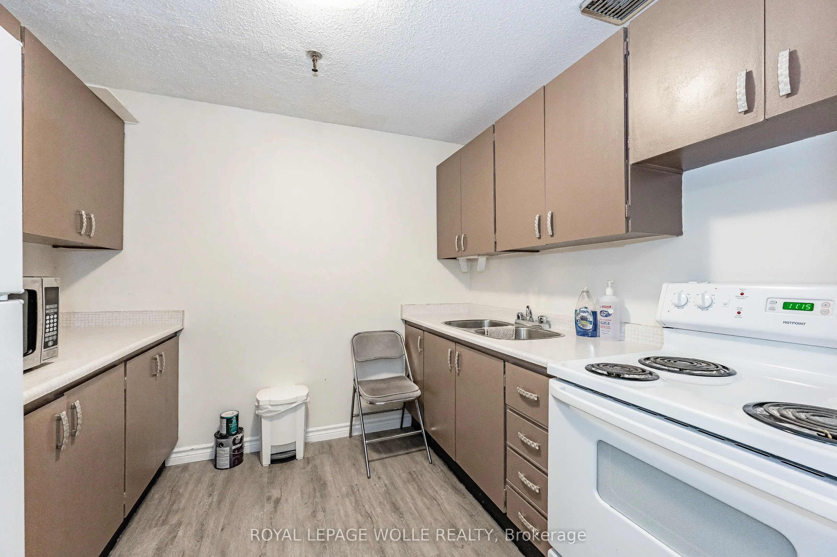 65 Westmount Road N, #801
