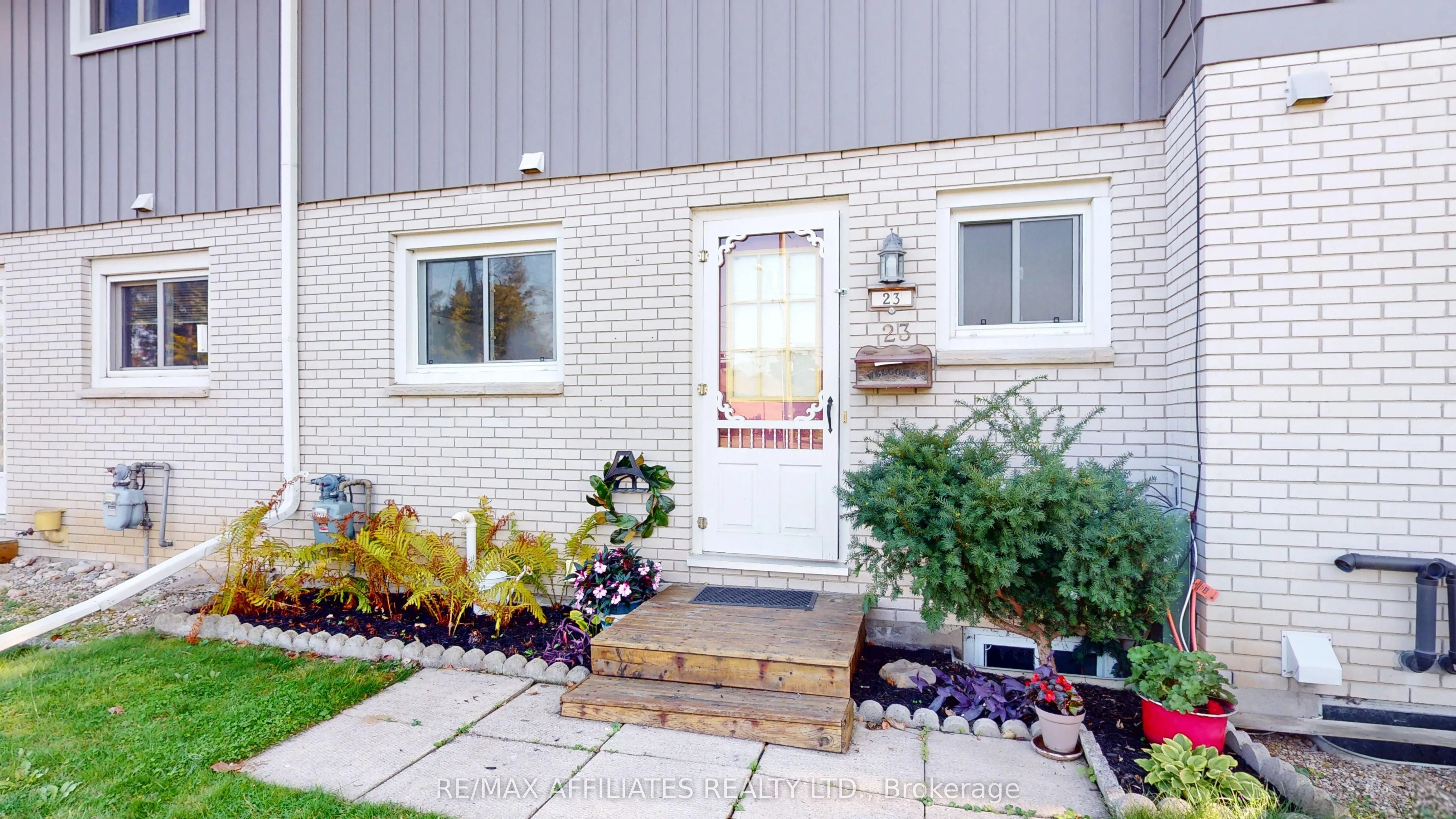 23 Maple Avenue